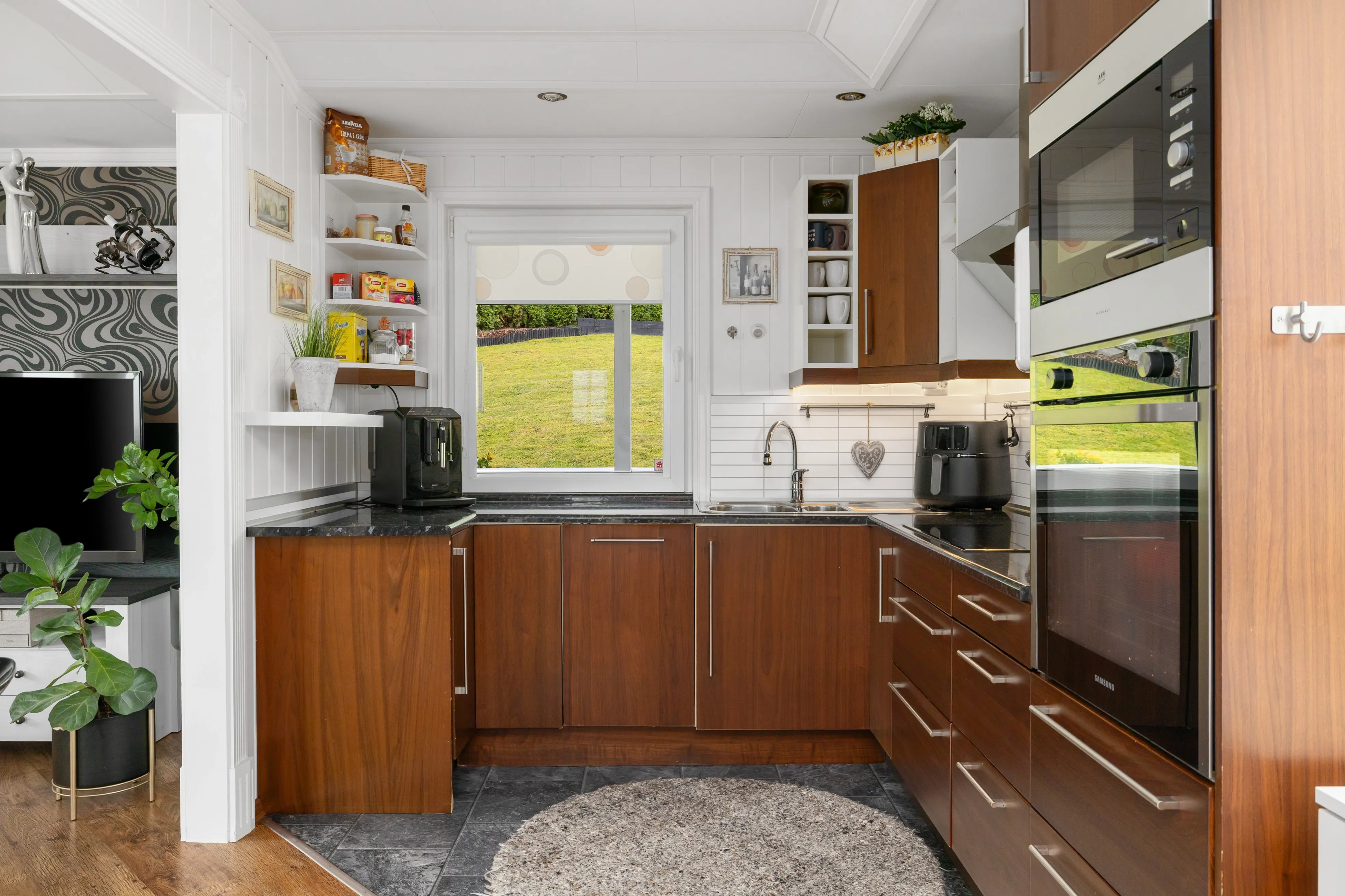 1960s Ålesund House with Garden Room and Sauna - View image 7 of 51