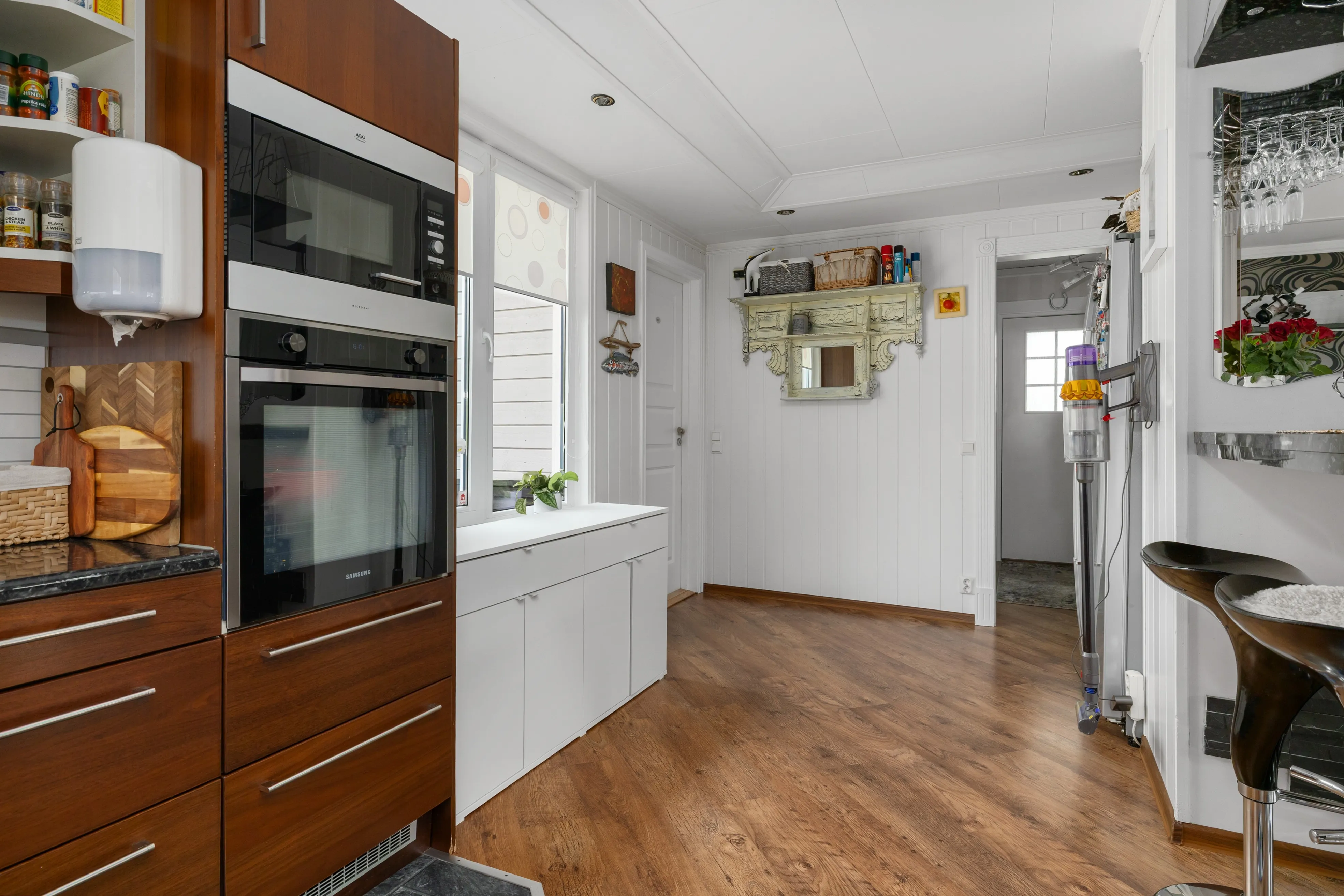 1960s Ålesund House with Garden Room and Sauna - View image 9 of 51