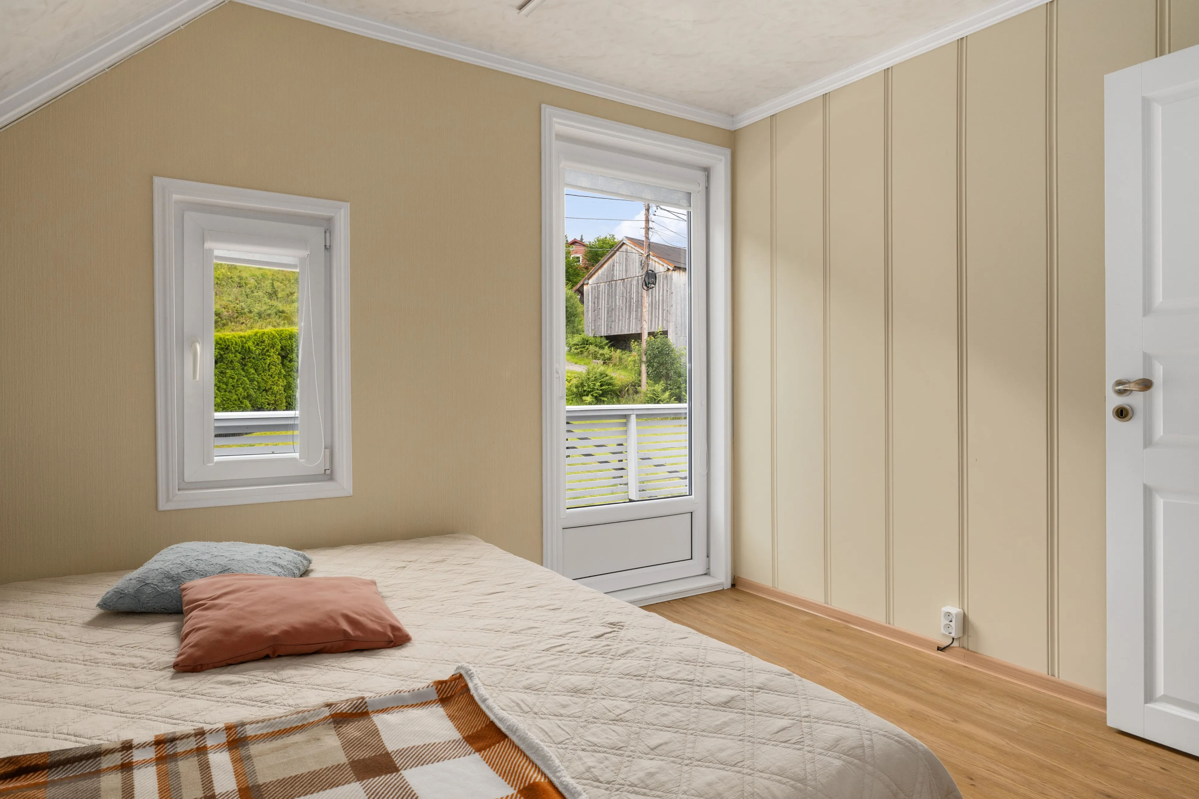 1960s Ålesund House with Garden Room and Sauna - View image 36 of 51