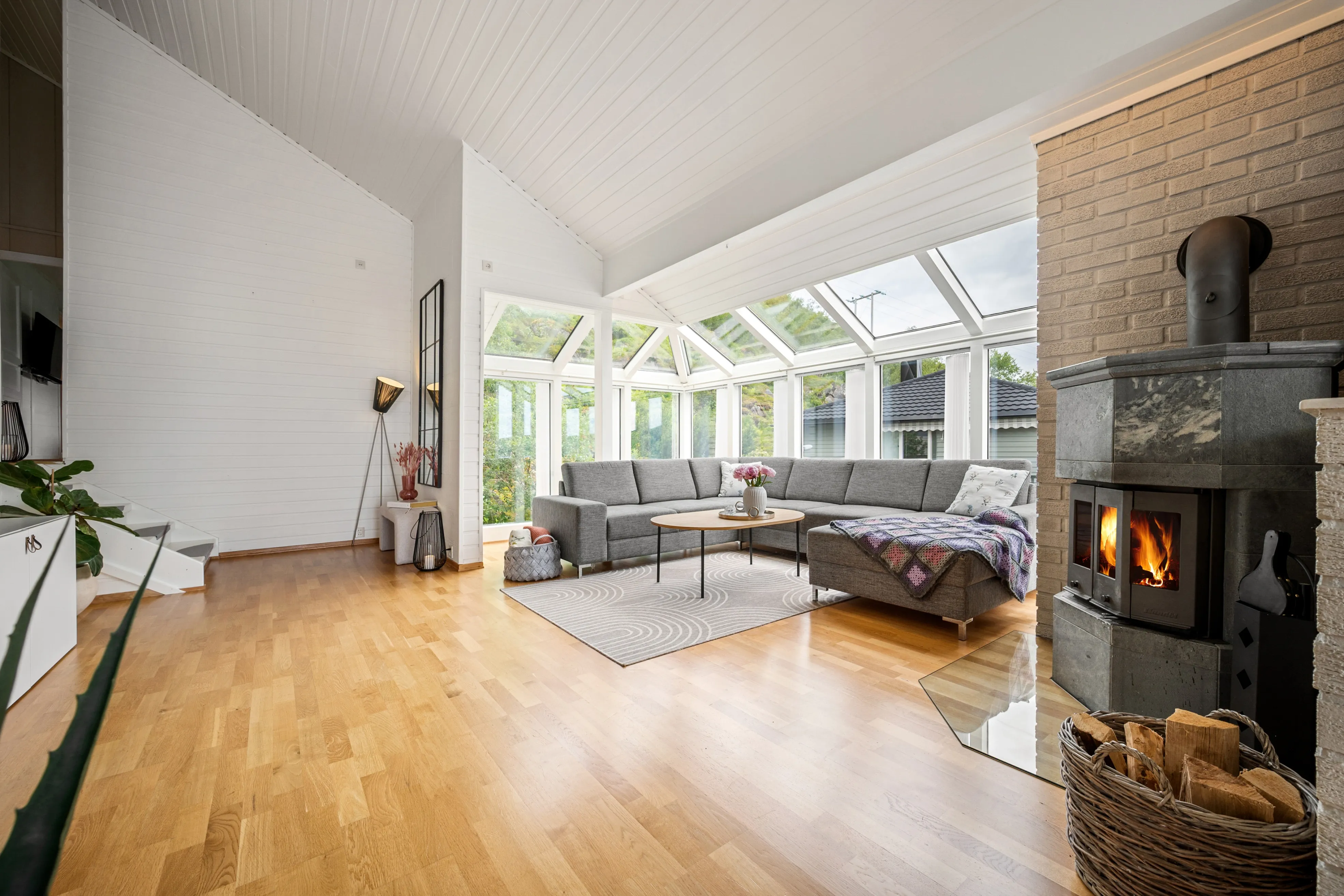 Spacious 6-Bedroom House with Sea Views in Harstad, Norway - Image 5