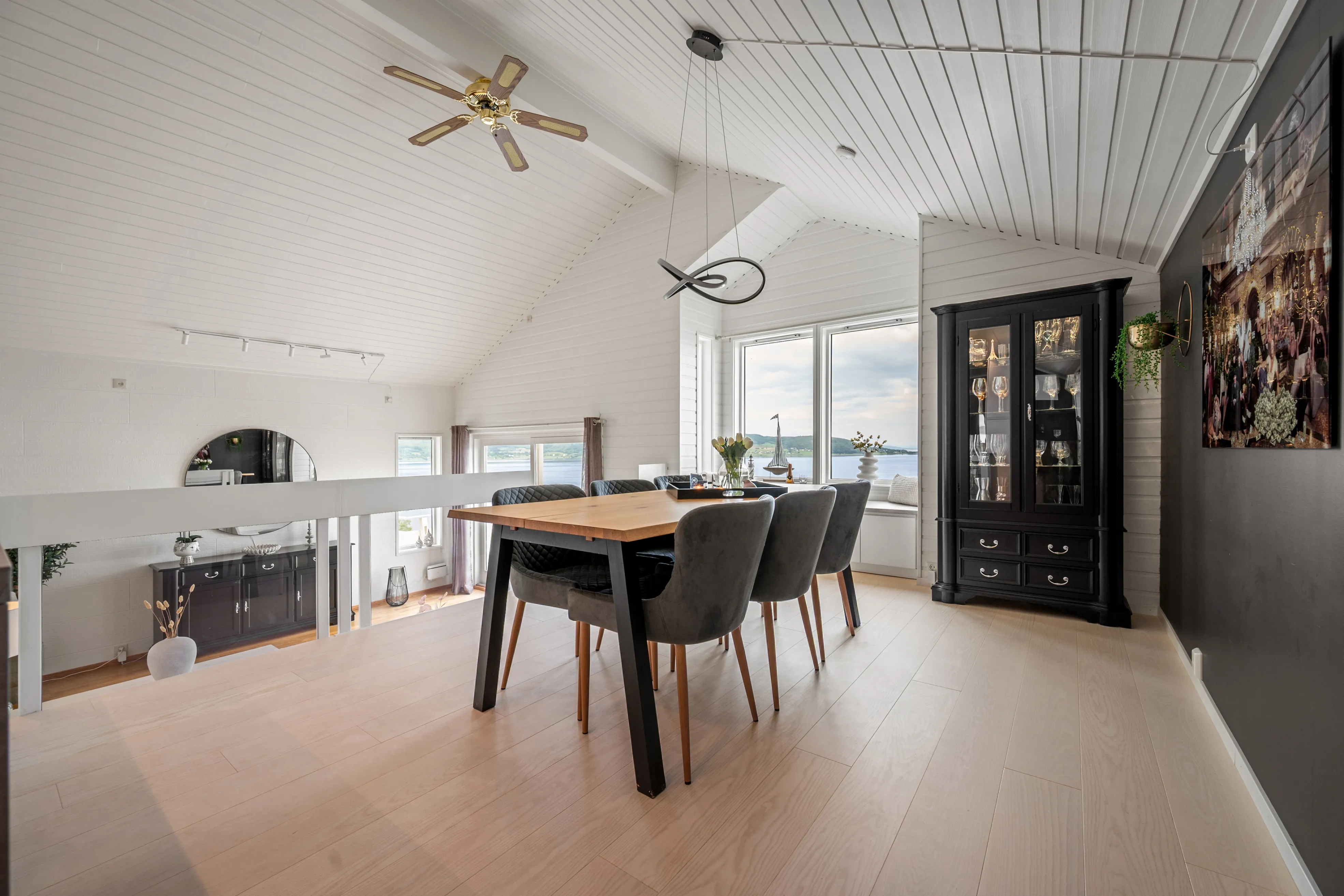 Spacious 6-Bedroom House with Sea Views in Harstad, Norway - View image 13 of 72