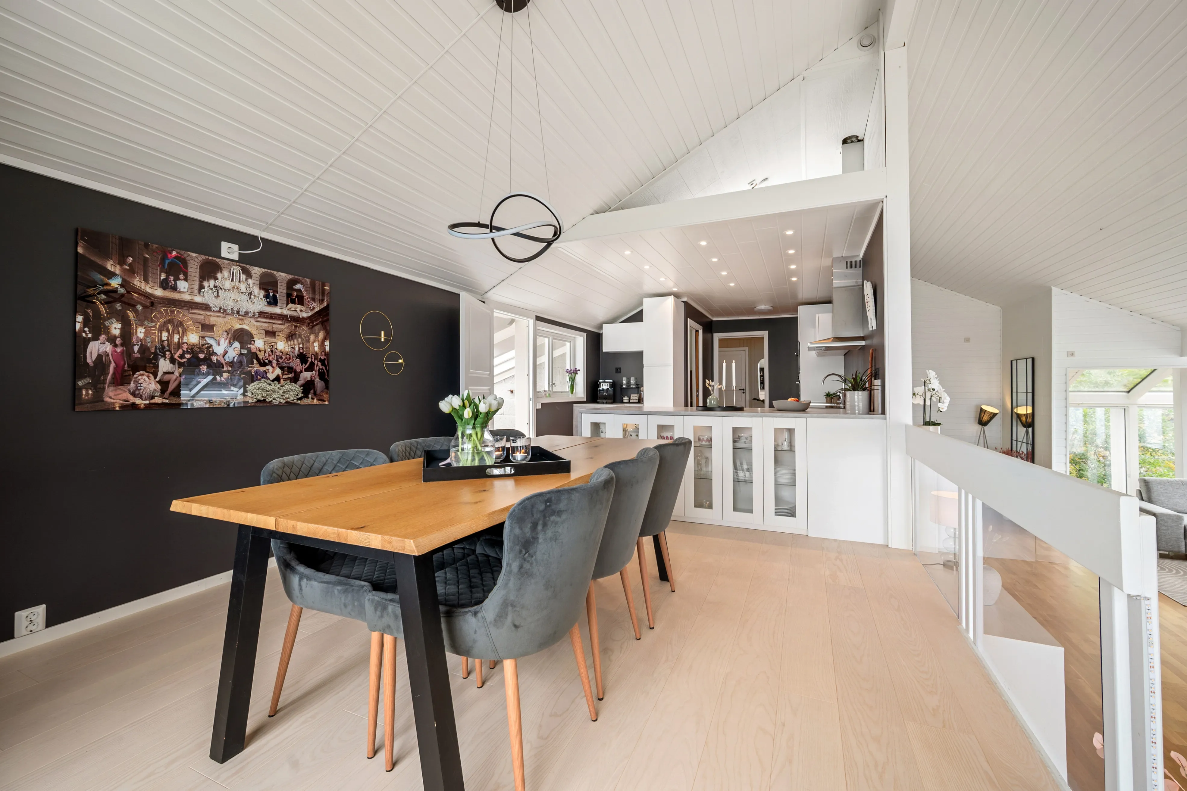 Spacious 6-Bedroom House with Sea Views in Harstad, Norway - View image 14 of 72