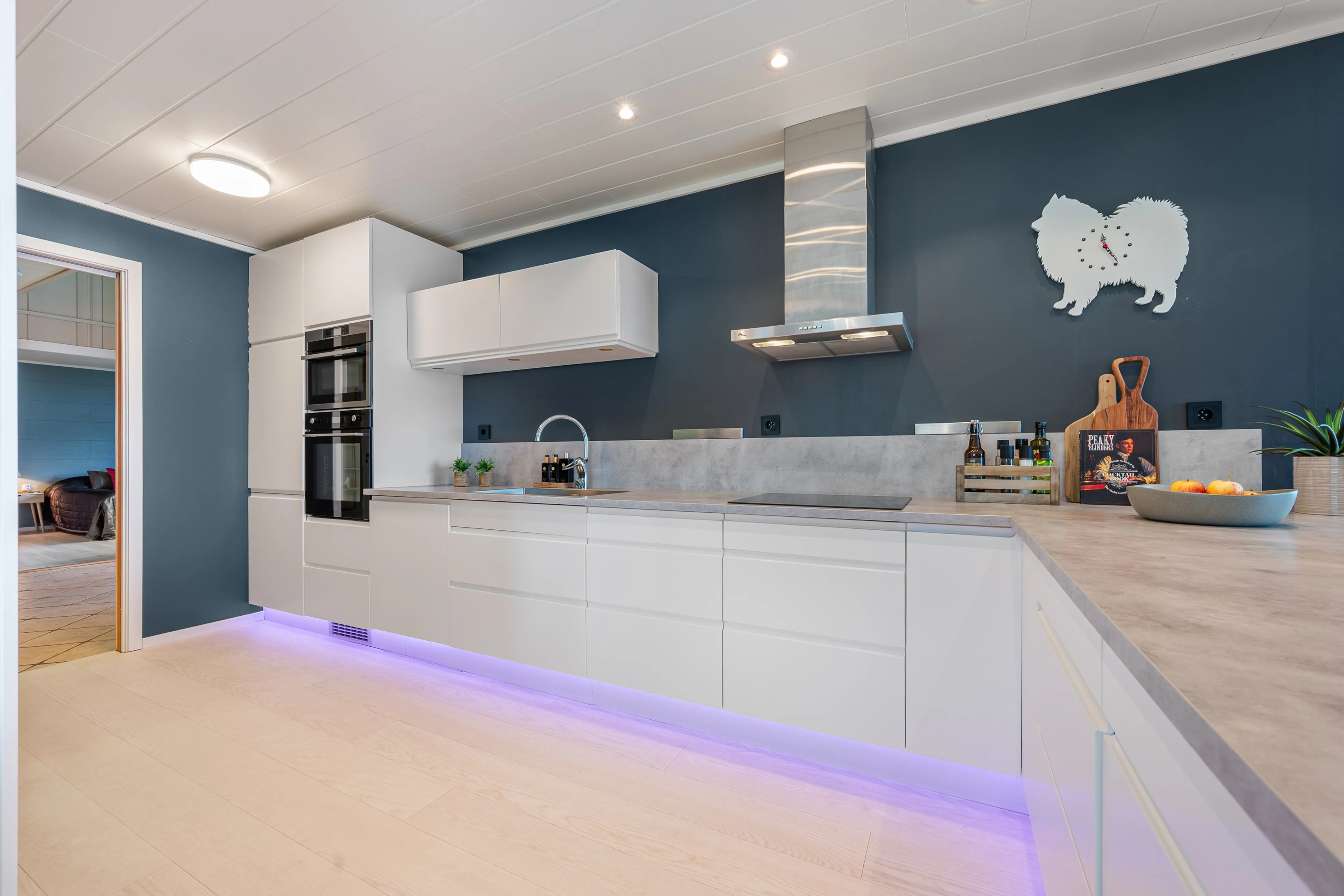 Spacious 6-Bedroom House with Sea Views in Harstad, Norway - View image 17 of 72