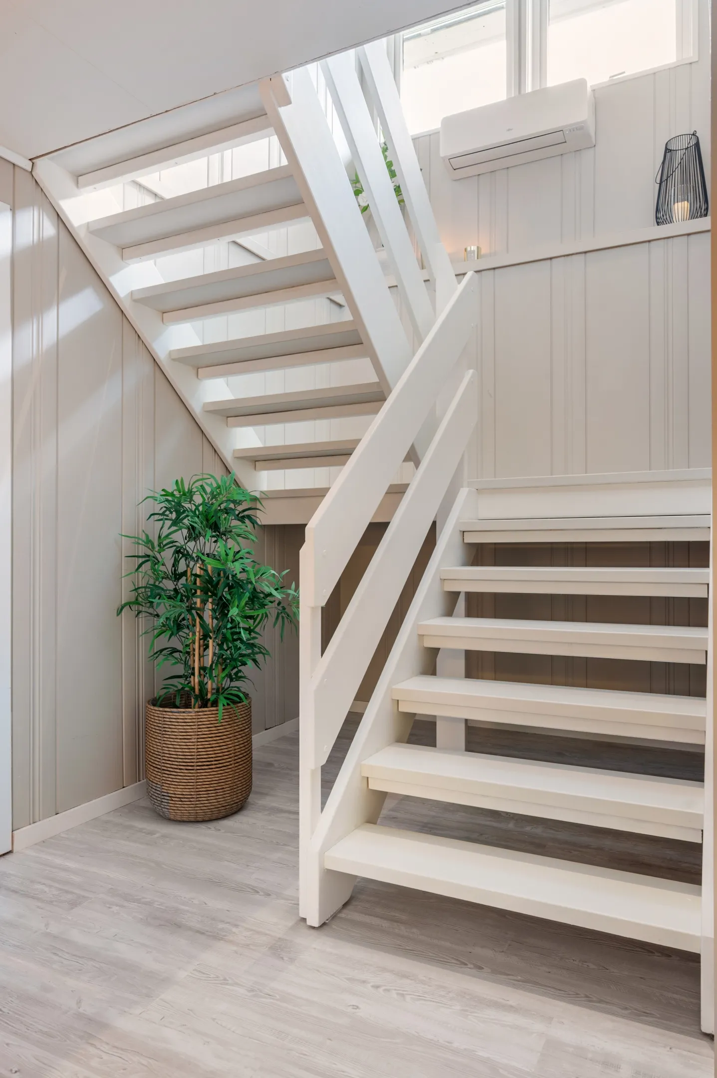 Spacious 6-Bedroom House with Sea Views in Harstad, Norway - View image 33 of 72