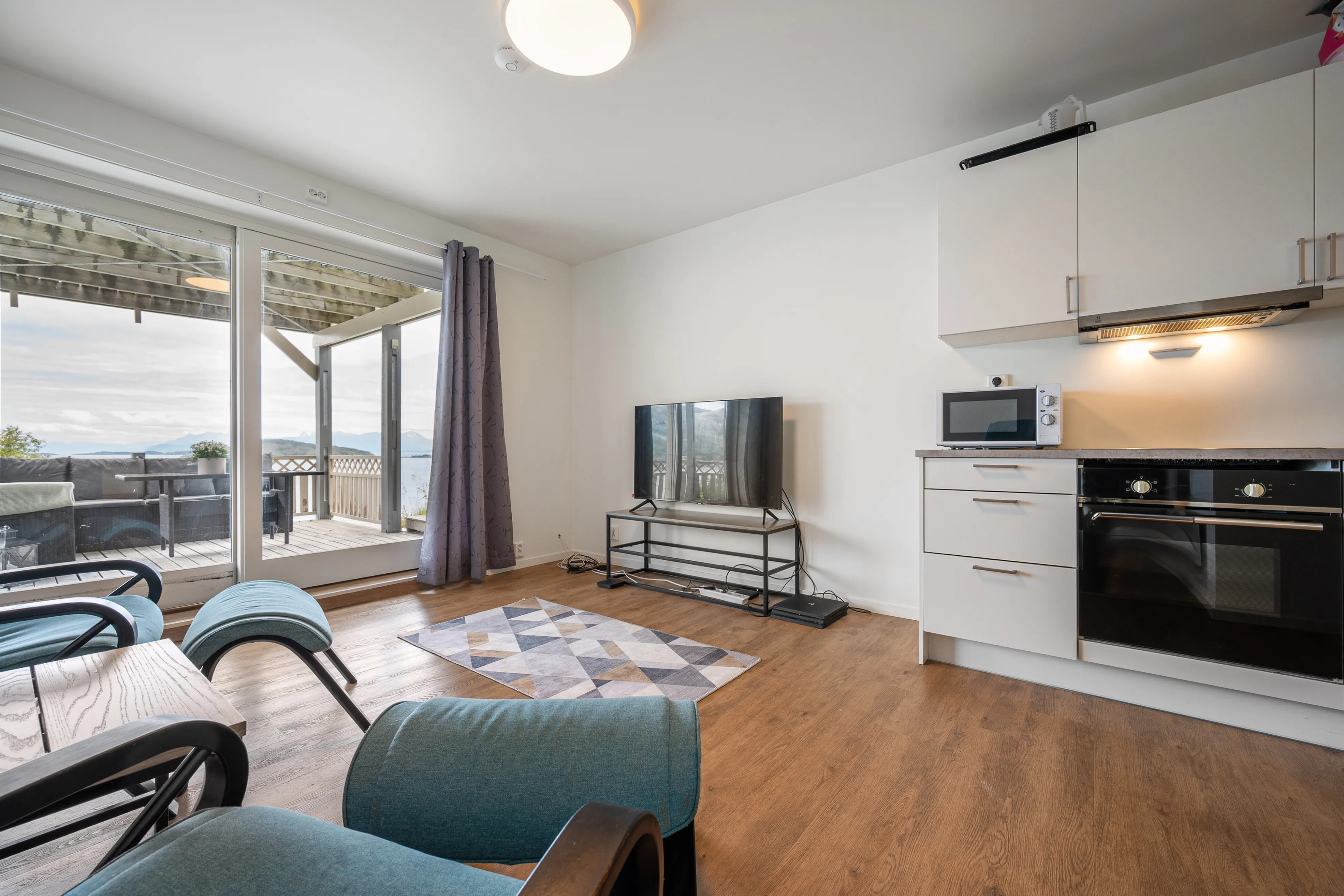 Spacious 6-Bedroom House with Sea Views in Harstad, Norway - View image 43 of 72
