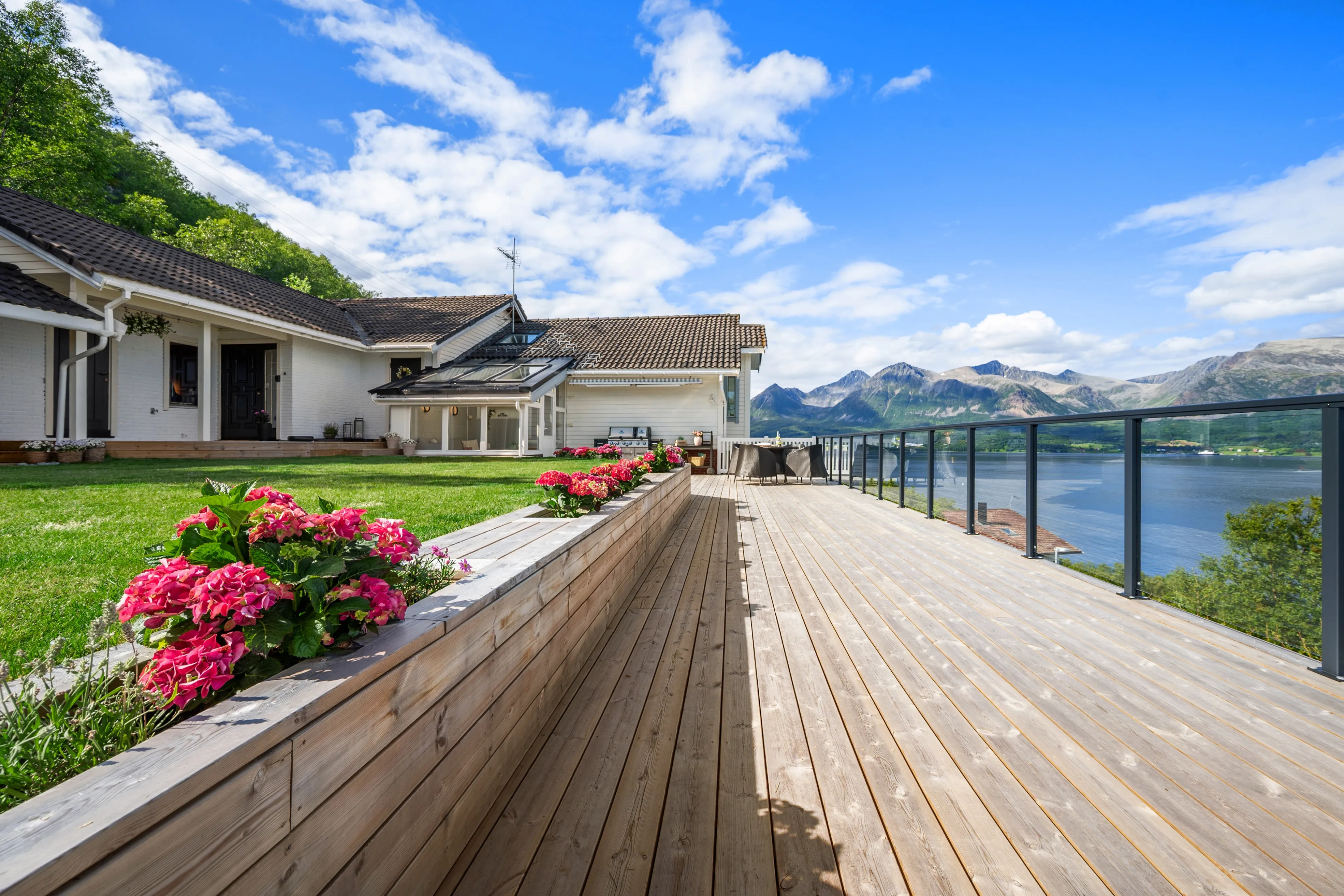 Spacious 6-Bedroom House with Sea Views in Harstad, Norway - View image 52 of 72