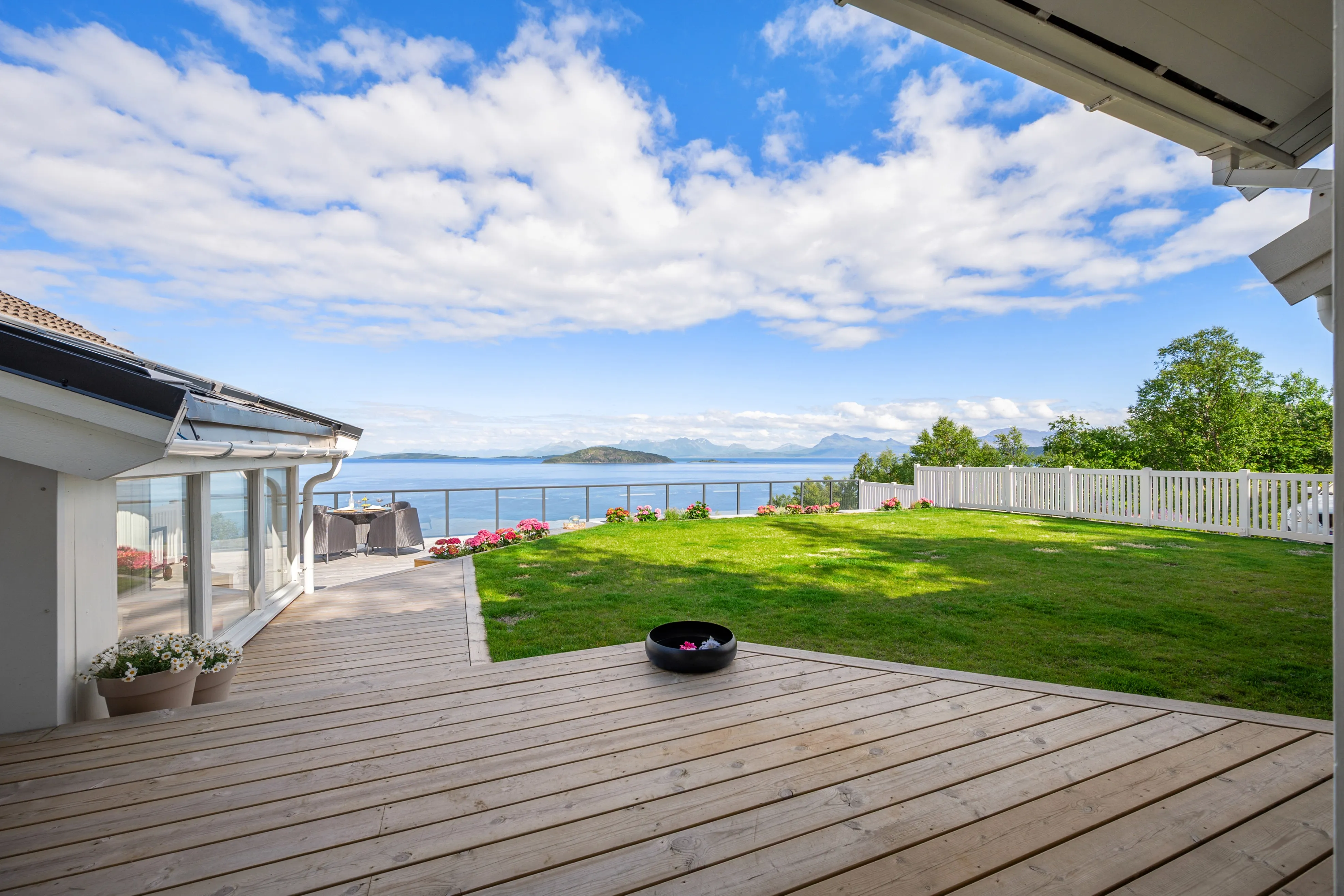 Spacious 6-Bedroom House with Sea Views in Harstad, Norway - View image 53 of 72