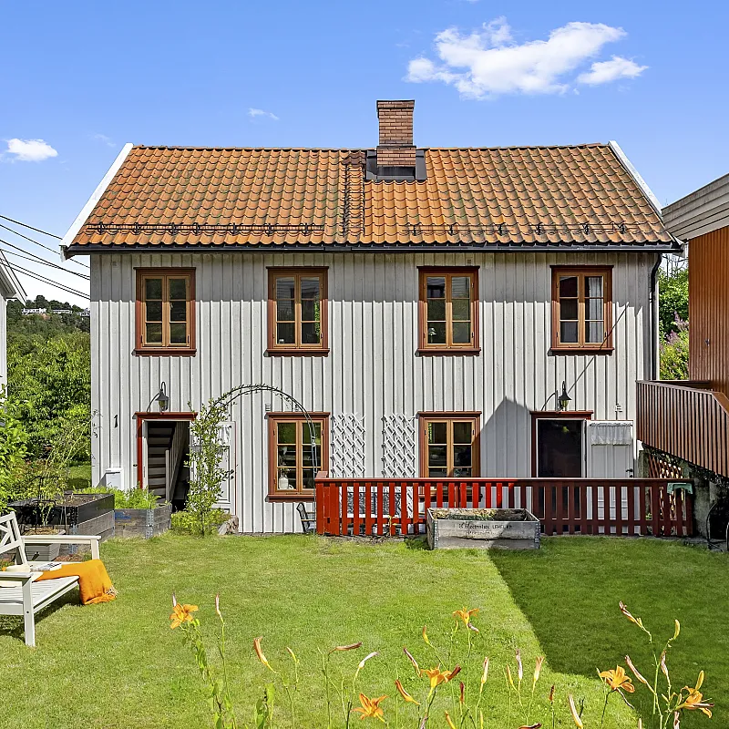 Historic 1886 House in Berger with Expansive Balcony and Cultural Surroundings