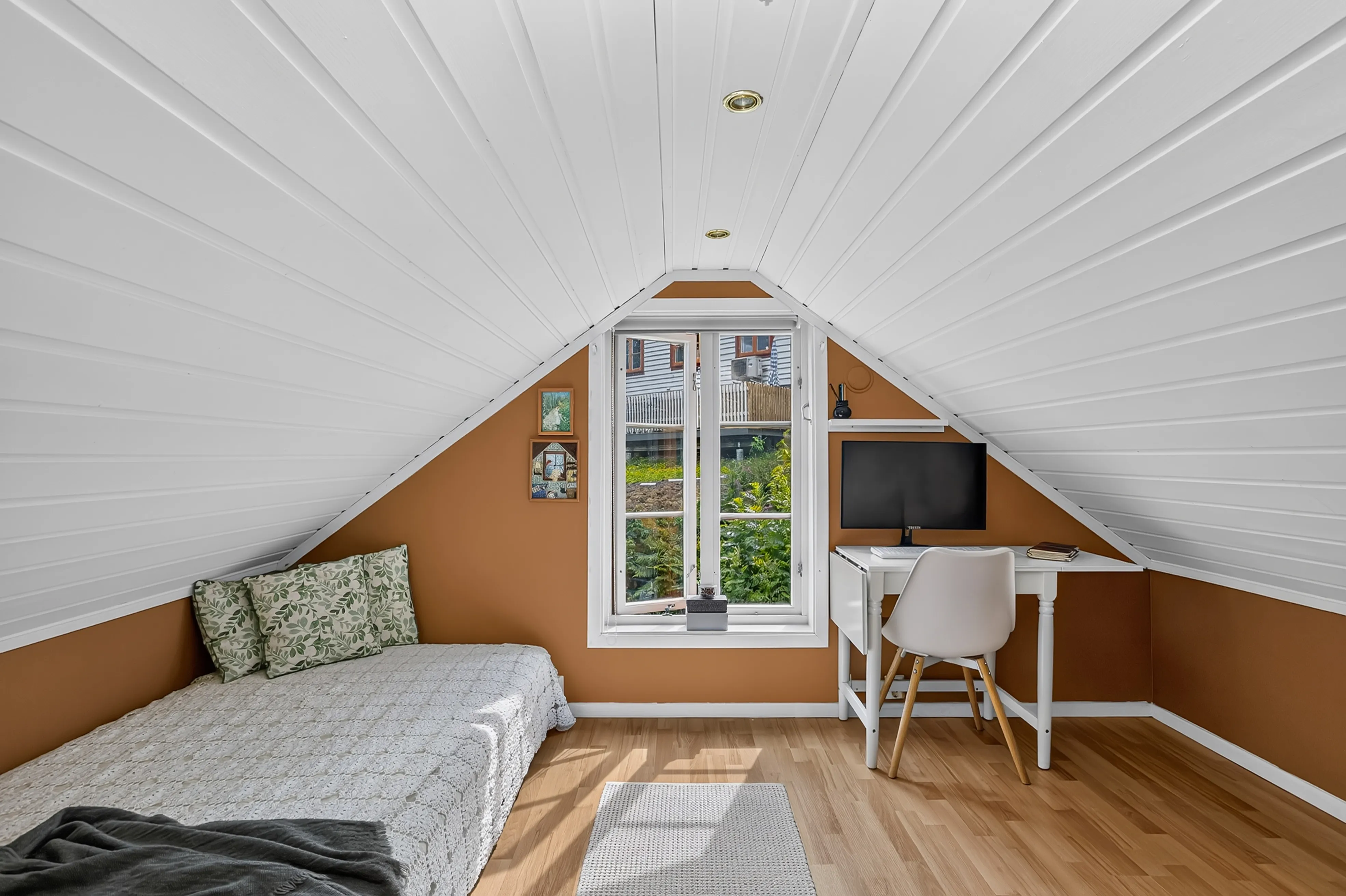 Historic 1886 House in Berger with Expansive Balcony and Cultural Surroundings - View image 30 of 42