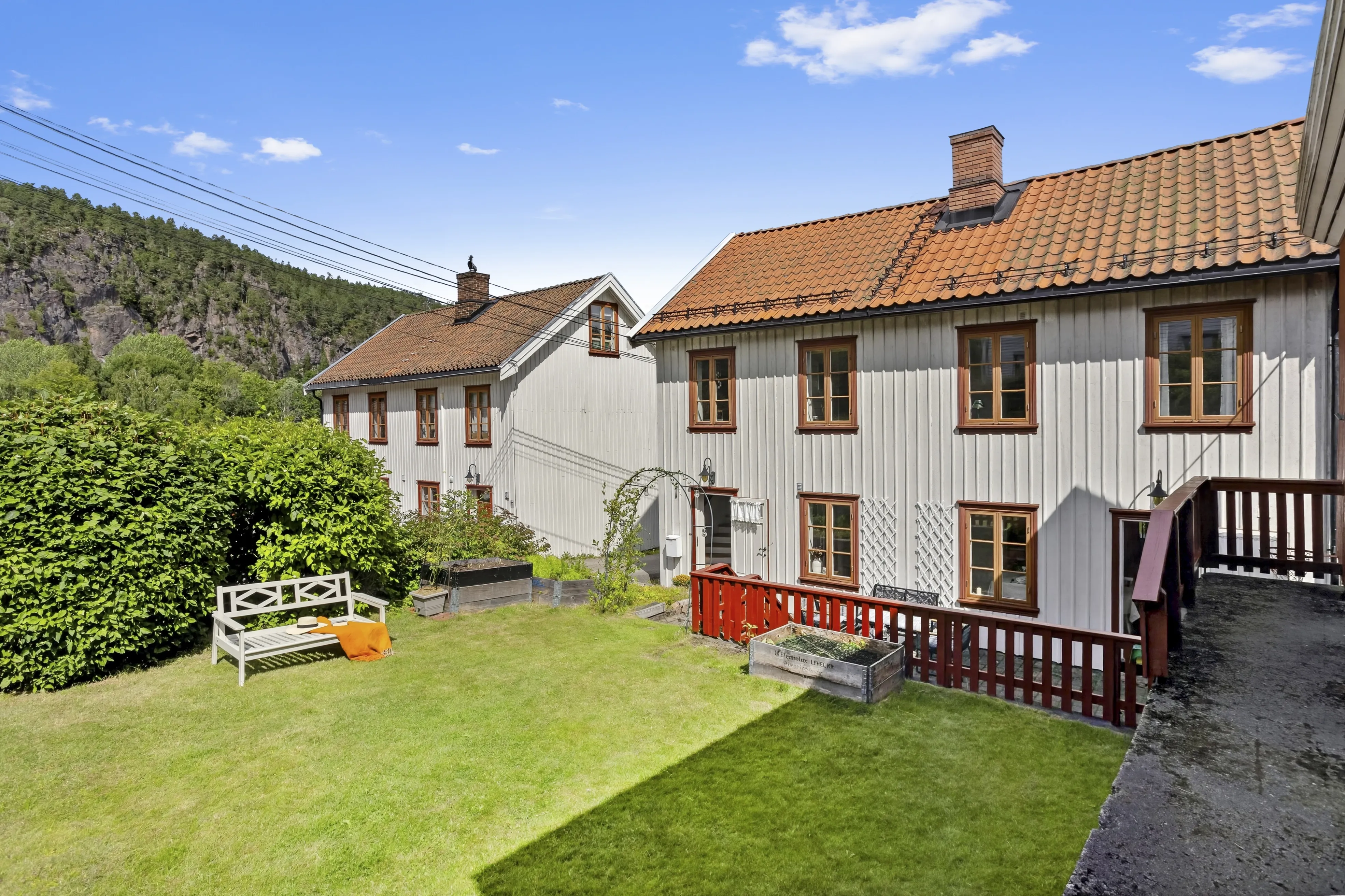 Historic 1886 House in Berger with Expansive Balcony and Cultural Surroundings - View image 32 of 42