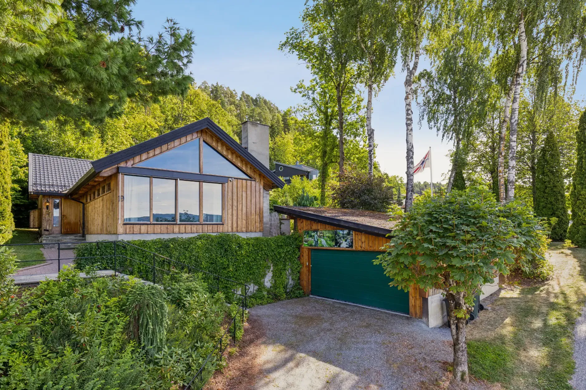 1970s Norwegian Bungalow with Garden and Basement in Lier - Image 5