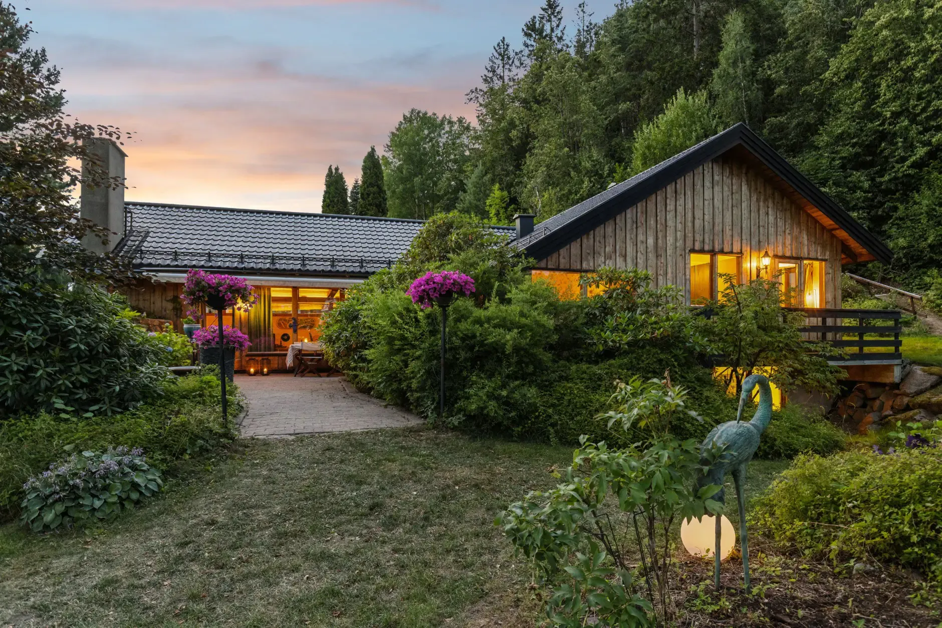 1970s Norwegian Bungalow with Garden and Basement in Lier - View image 7 of 54