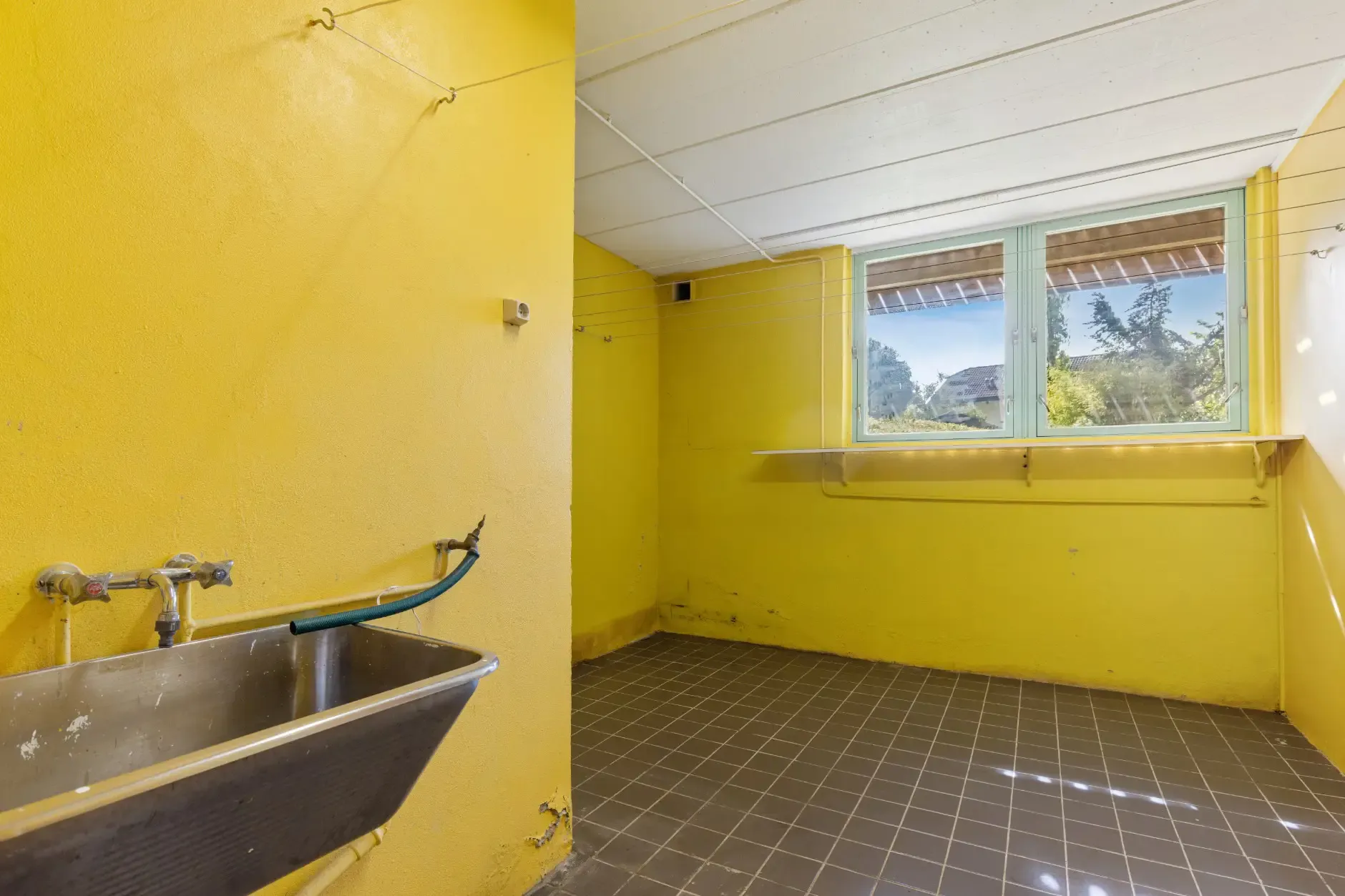1970s Norwegian Bungalow with Garden and Basement in Lier - View image 40 of 54