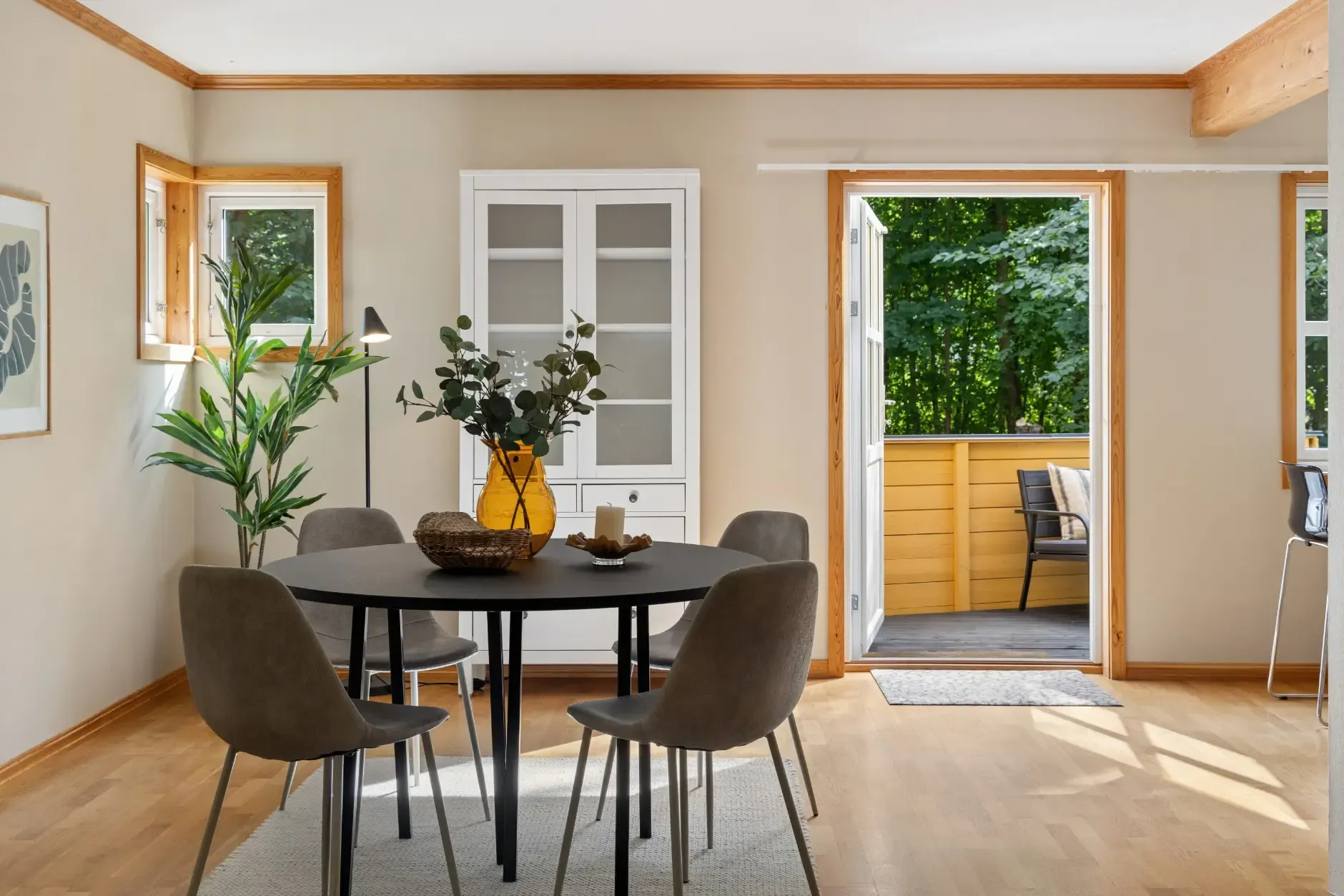 Spacious 5-Bedroom Family Home with Garden and Parking in Hvalstad, Norway - View image 6 of 35