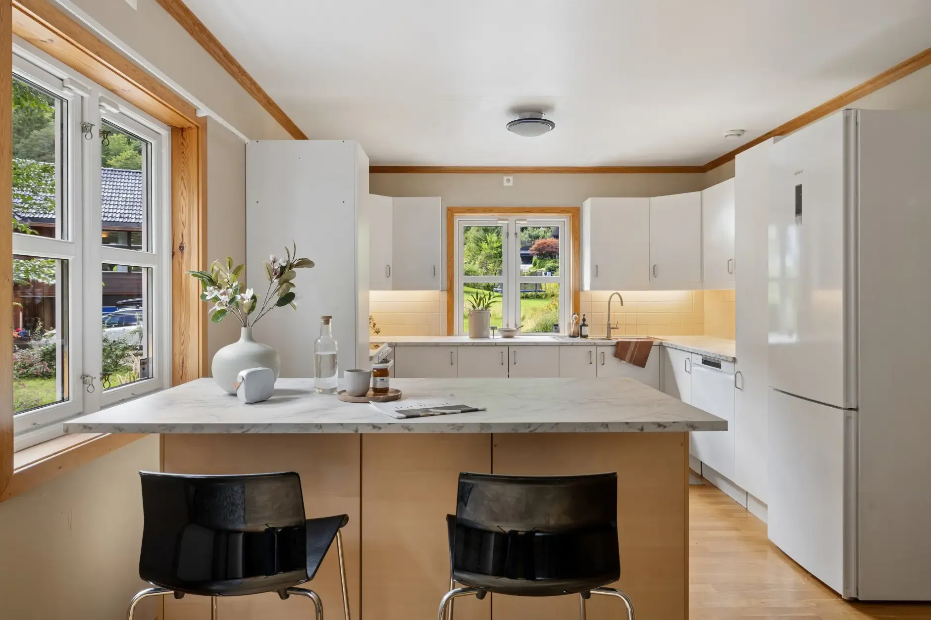 Spacious 5-Bedroom Family Home with Garden and Parking in Hvalstad, Norway - View image 8 of 35