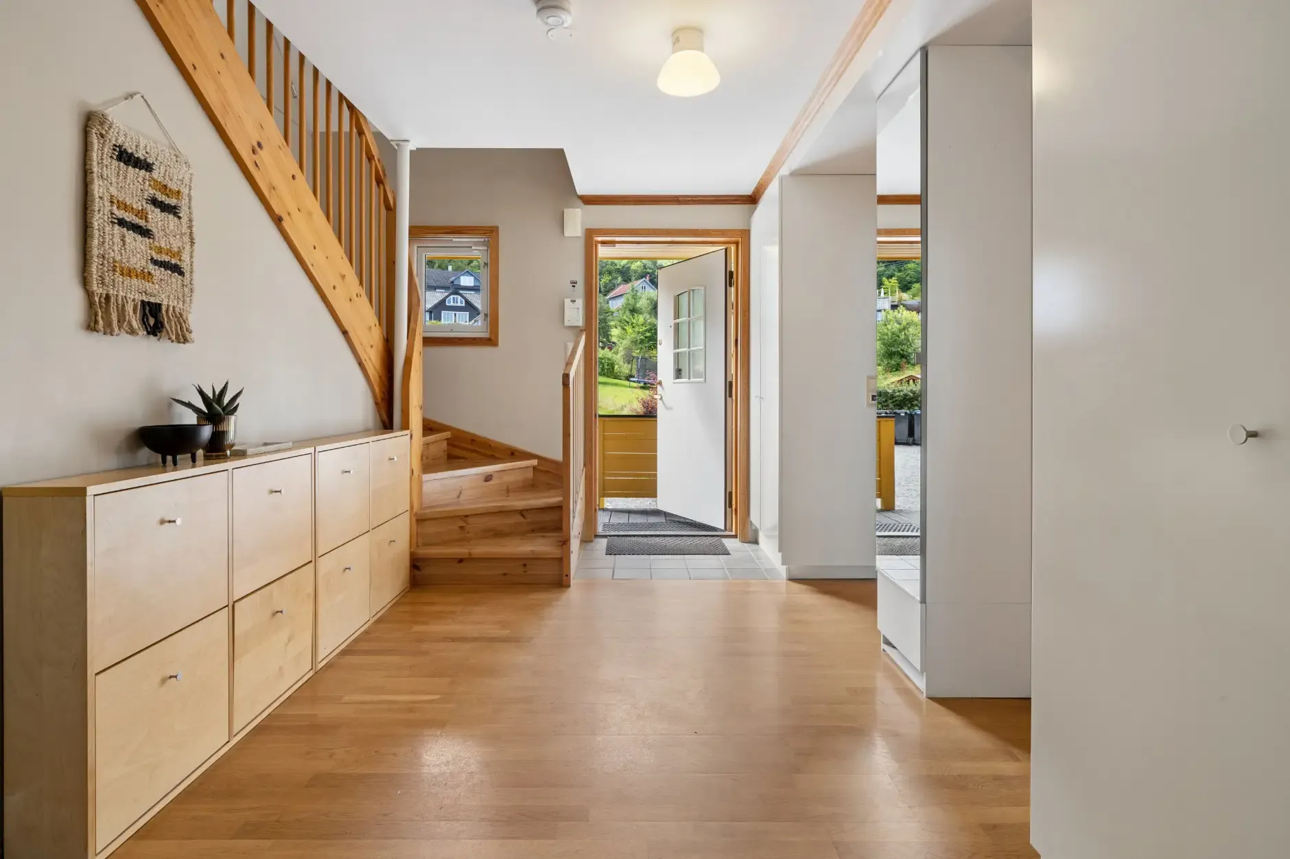 Spacious 5-Bedroom Family Home with Garden and Parking in Hvalstad, Norway - View image 12 of 35