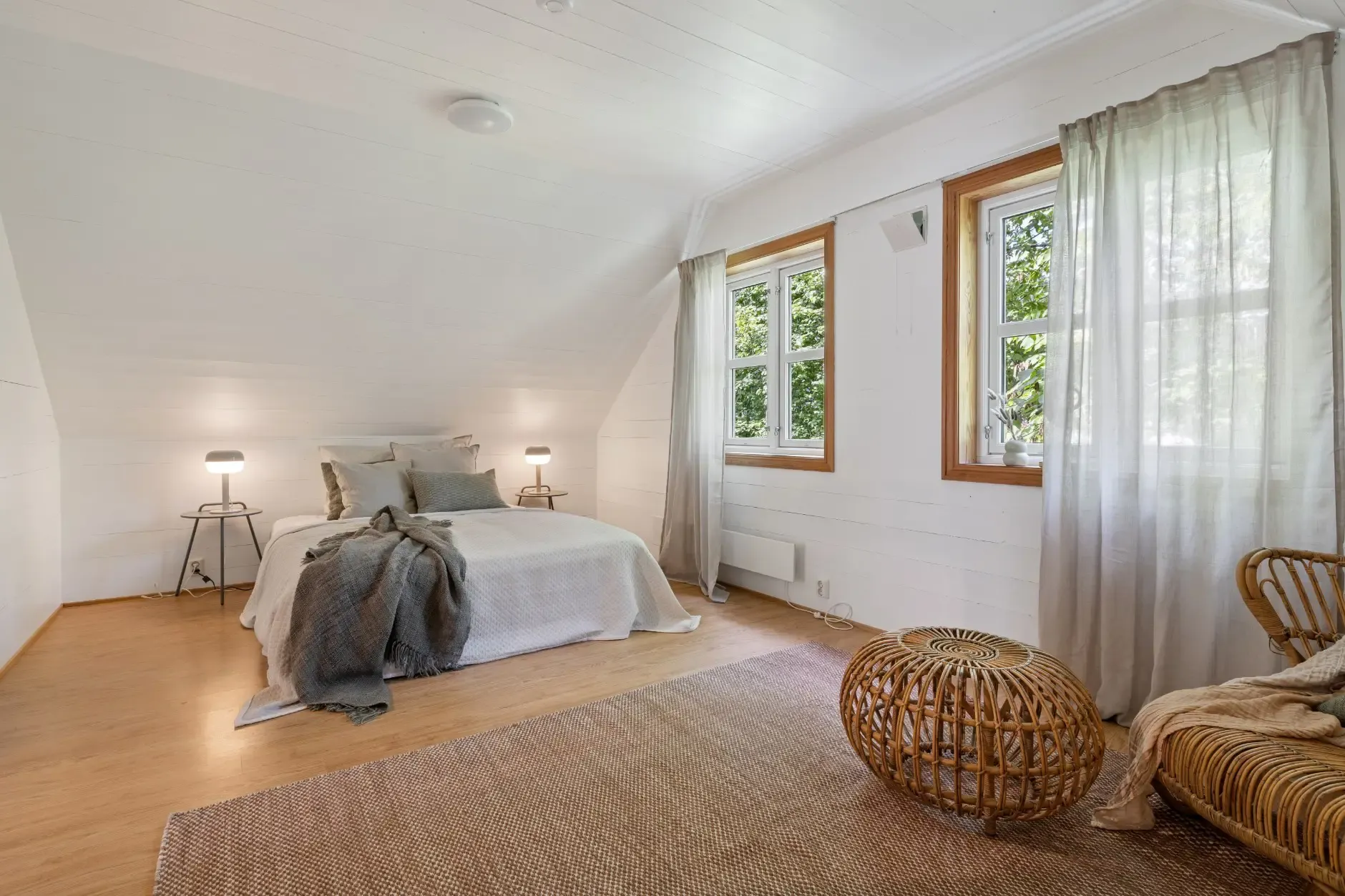 Spacious 5-Bedroom Family Home with Garden and Parking in Hvalstad, Norway - View image 16 of 35