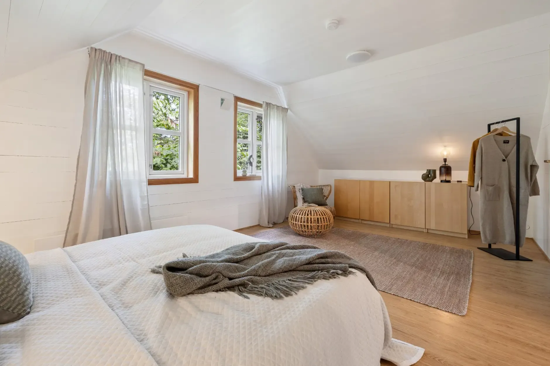 Spacious 5-Bedroom Family Home with Garden and Parking in Hvalstad, Norway - View image 17 of 35