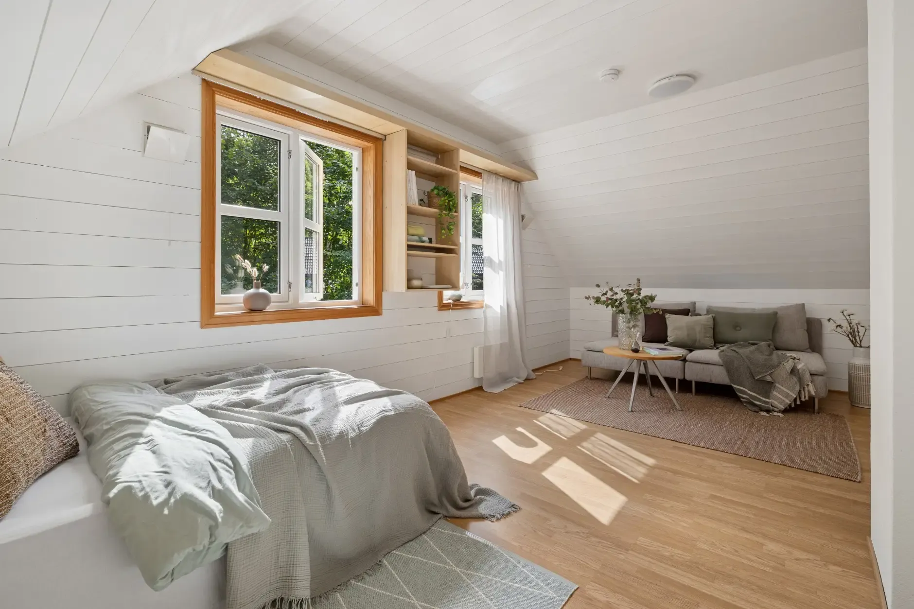 Spacious 5-Bedroom Family Home with Garden and Parking in Hvalstad, Norway - View image 18 of 35