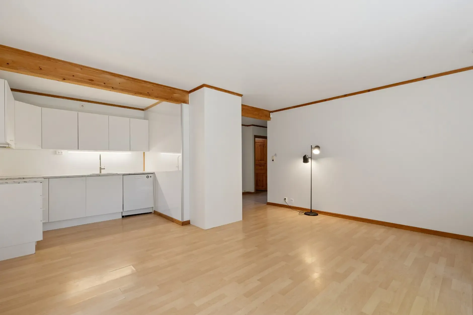 Spacious 5-Bedroom Family Home with Garden and Parking in Hvalstad, Norway - View image 23 of 35
