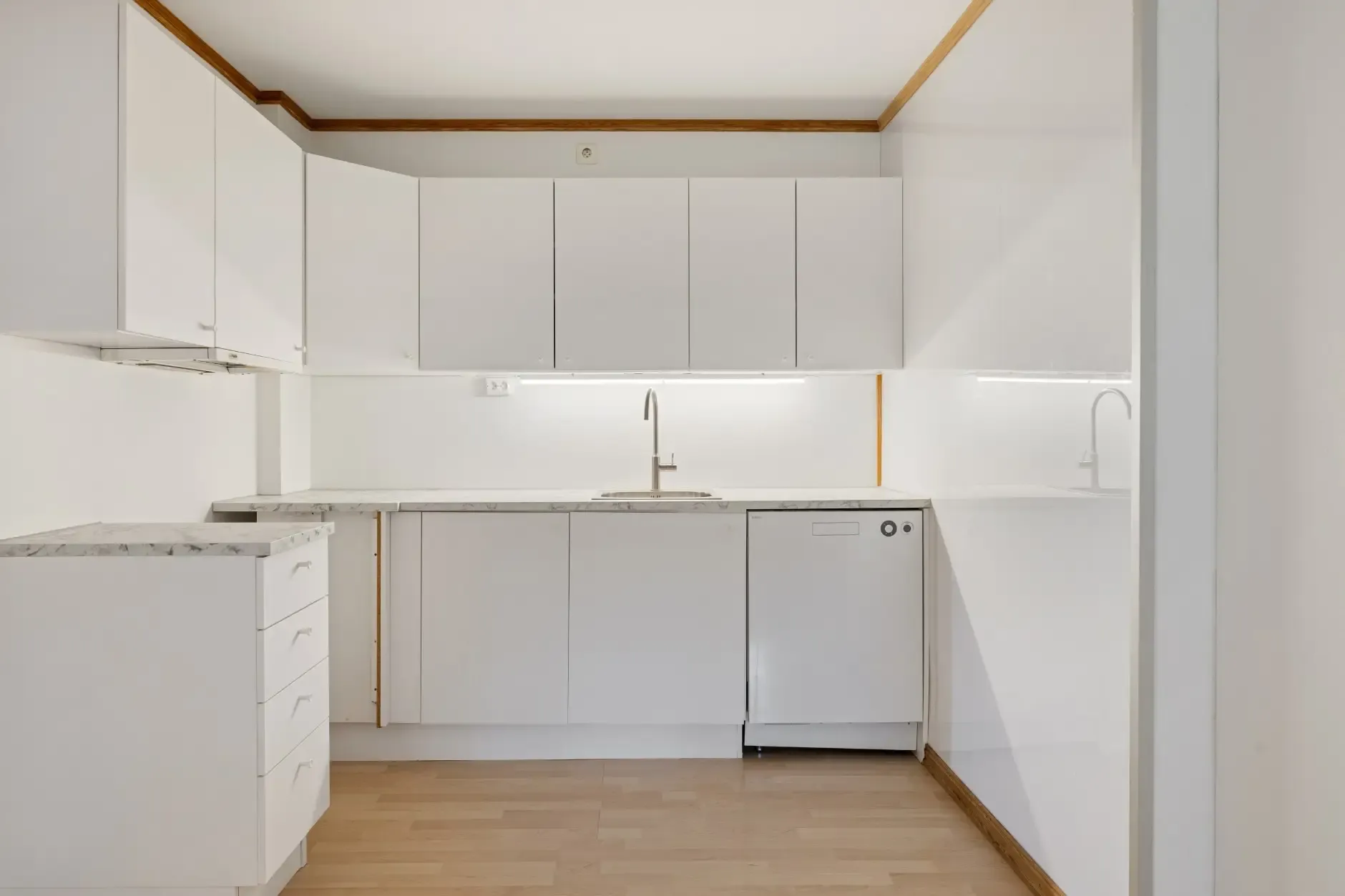 Spacious 5-Bedroom Family Home with Garden and Parking in Hvalstad, Norway - View image 24 of 35