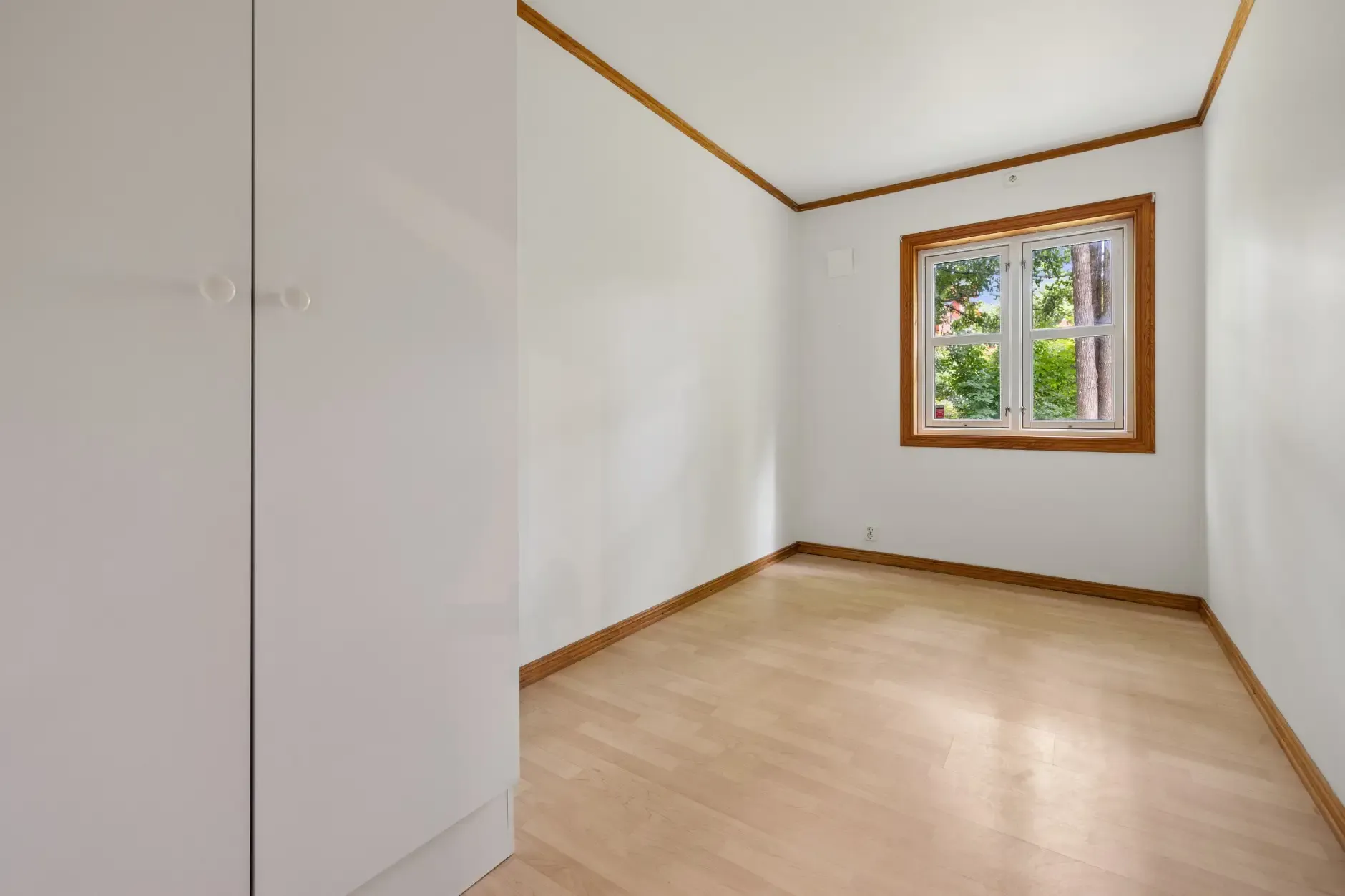 Spacious 5-Bedroom Family Home with Garden and Parking in Hvalstad, Norway - View image 26 of 35