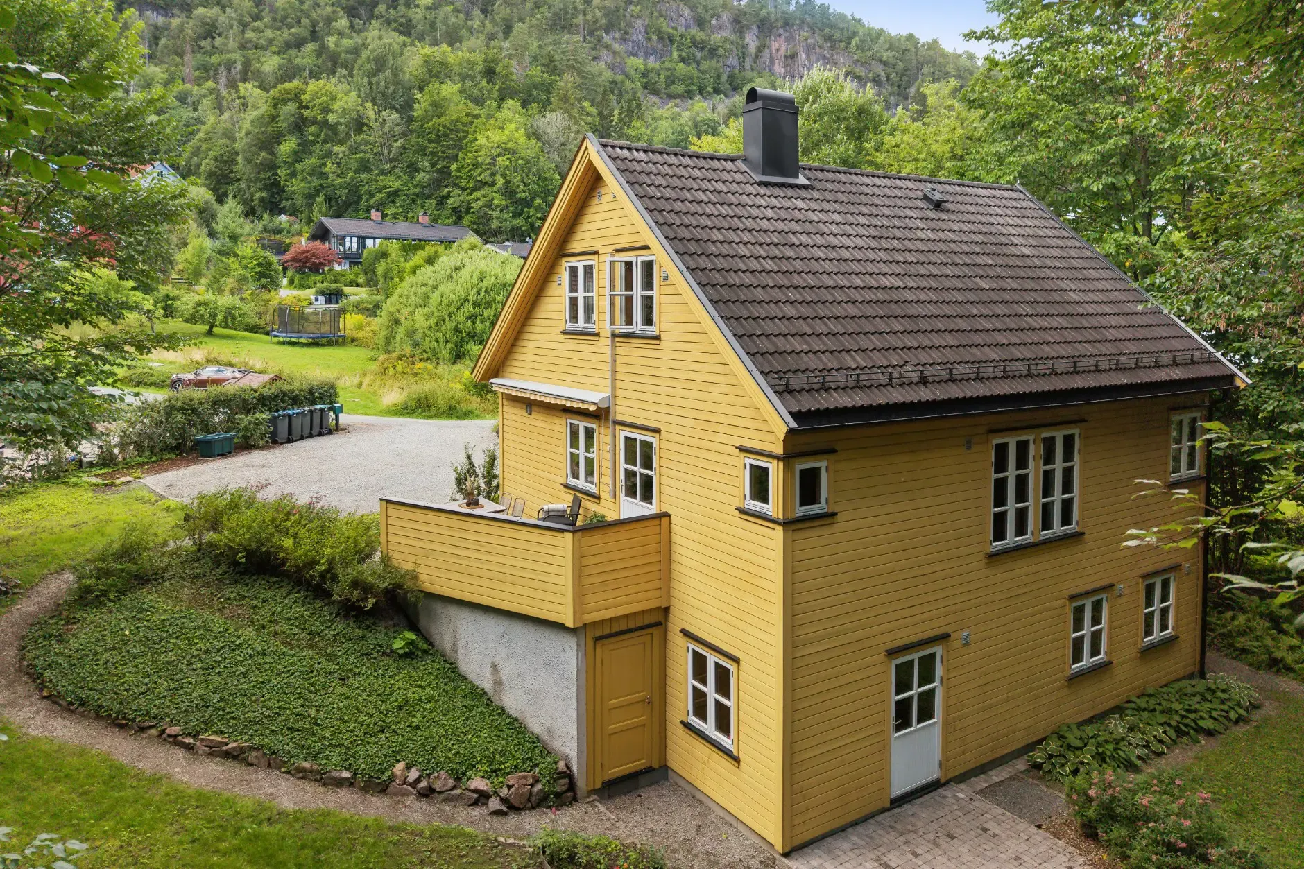Spacious 5-Bedroom Family Home with Garden and Parking in Hvalstad, Norway - View image 30 of 35