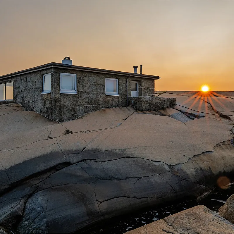 1930s Coastal Cabin with Garden in Eftanglandet, Norway