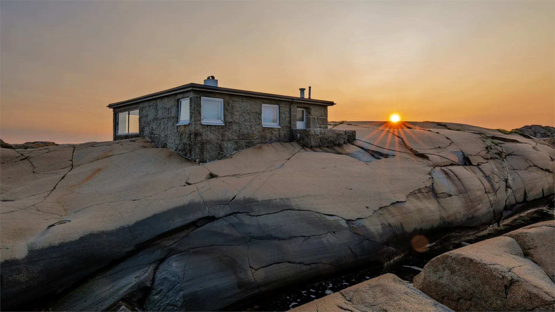 1930s Coastal Cabin with Garden in Eftanglandet, Norway - Image 1