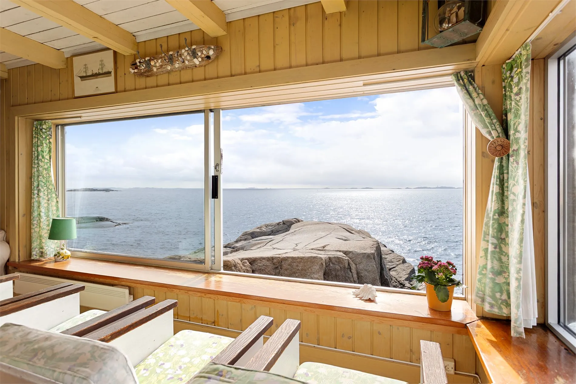 1930s Coastal Cabin with Garden in Eftanglandet, Norway - View image 11 of 44