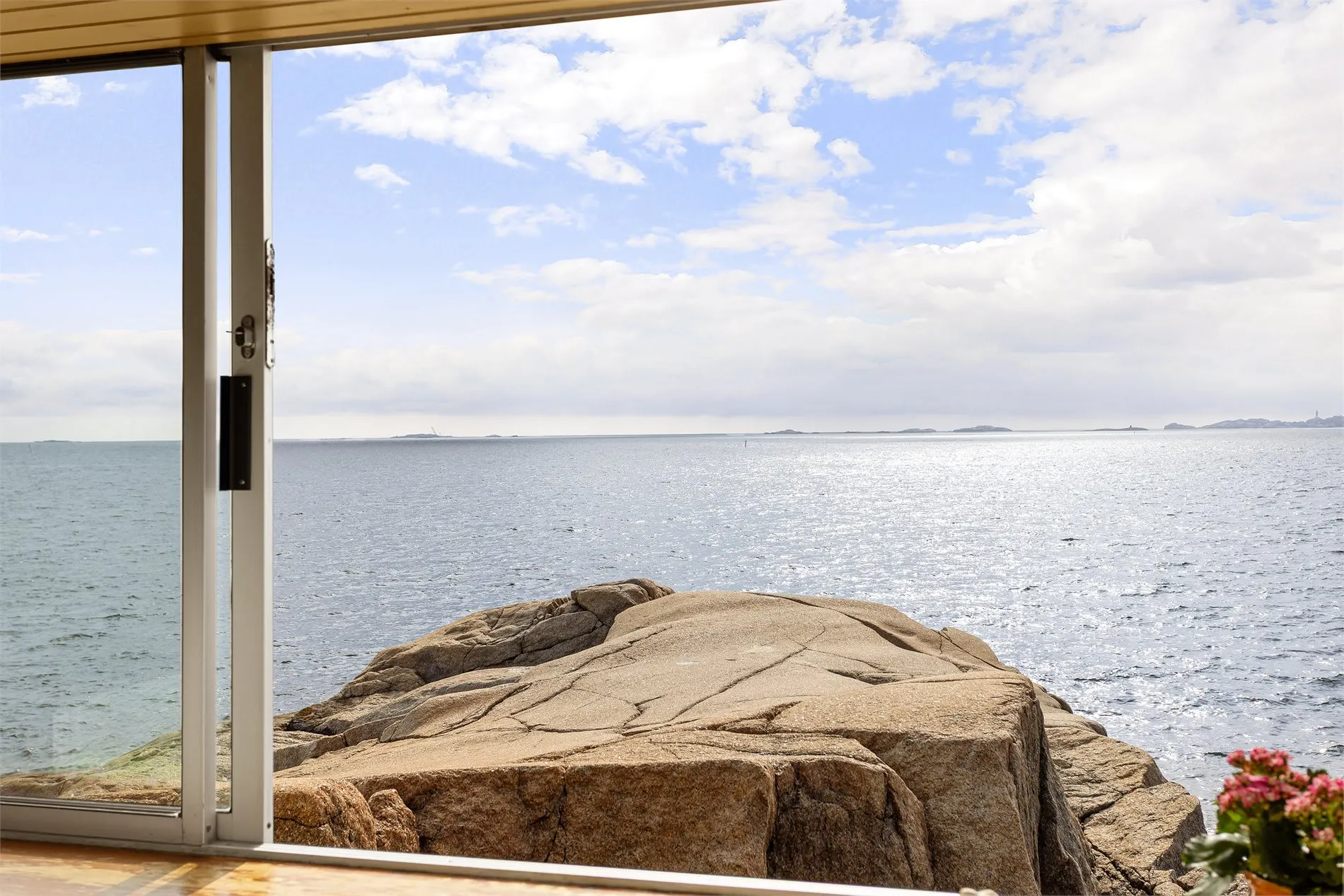 1930s Coastal Cabin with Garden in Eftanglandet, Norway - View image 12 of 44