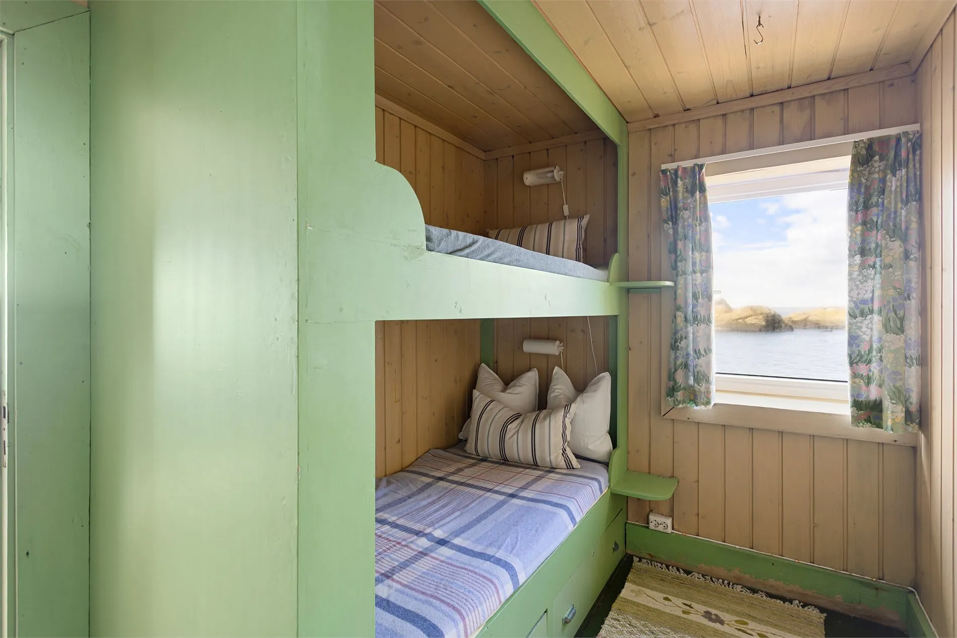 1930s Coastal Cabin with Garden in Eftanglandet, Norway - View image 16 of 44