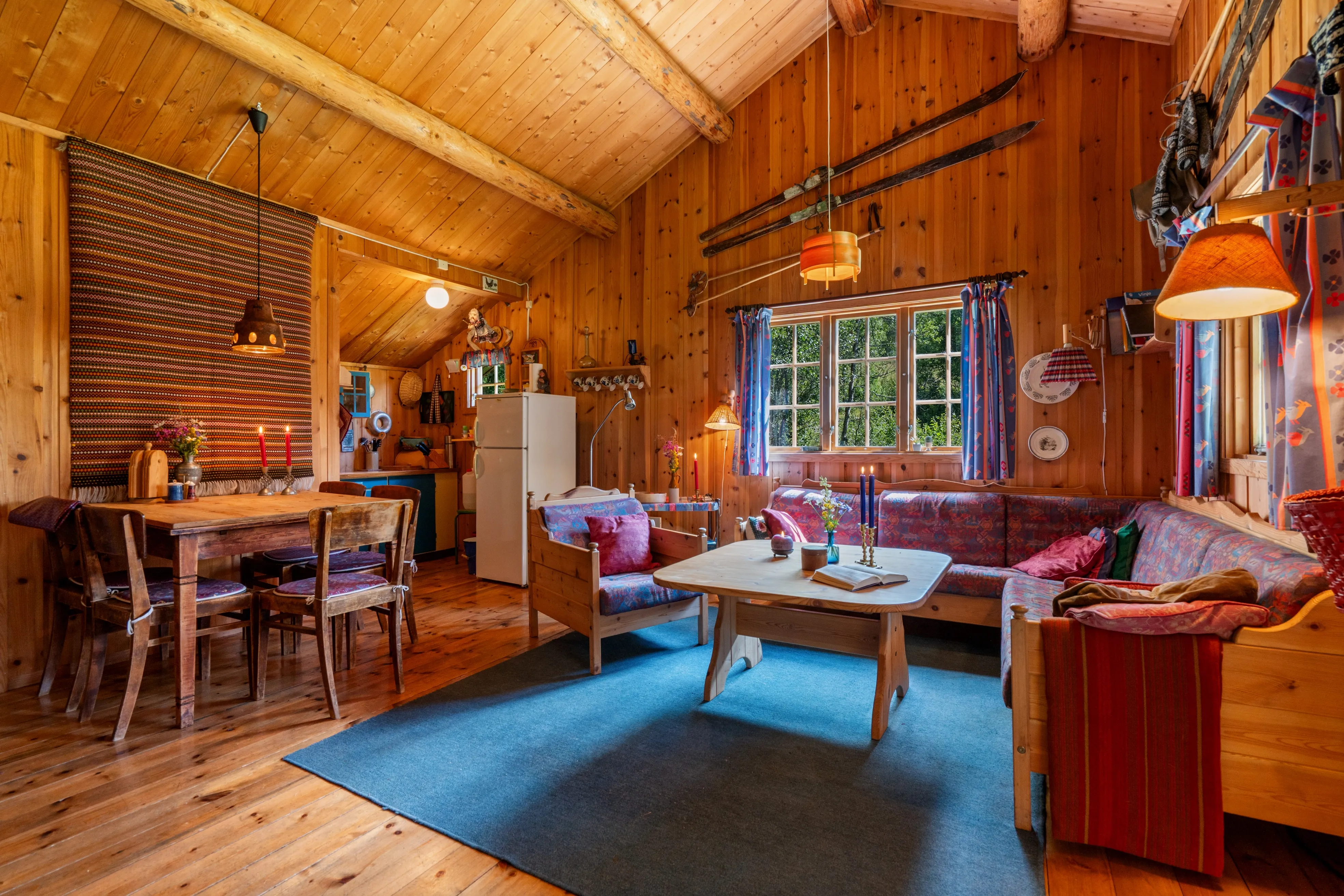 1980s Cabin Near Haukeli Ski Centre with Wood Heating and Parking - Image 4