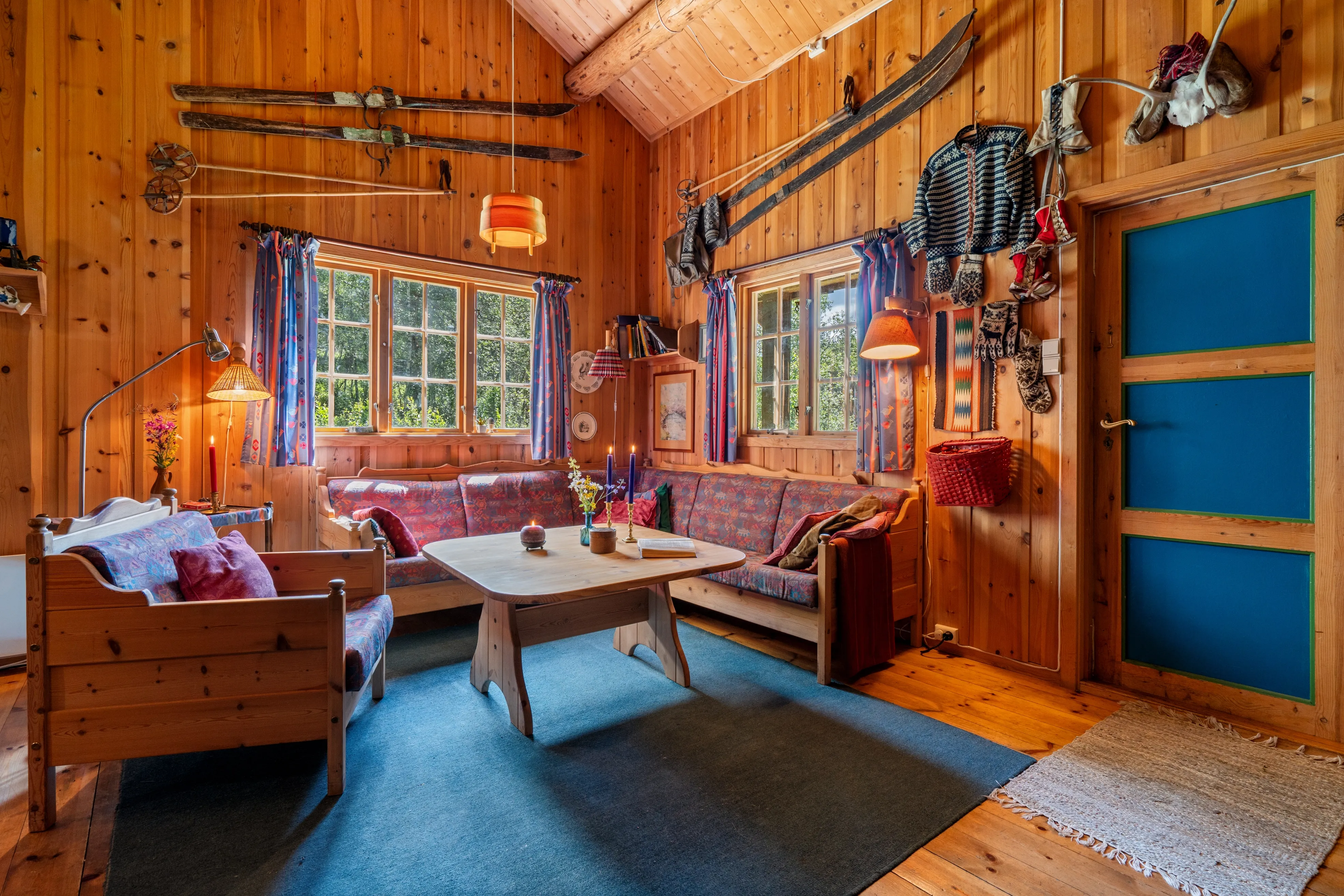 1980s Cabin Near Haukeli Ski Centre with Wood Heating and Parking - View image 6 of 39