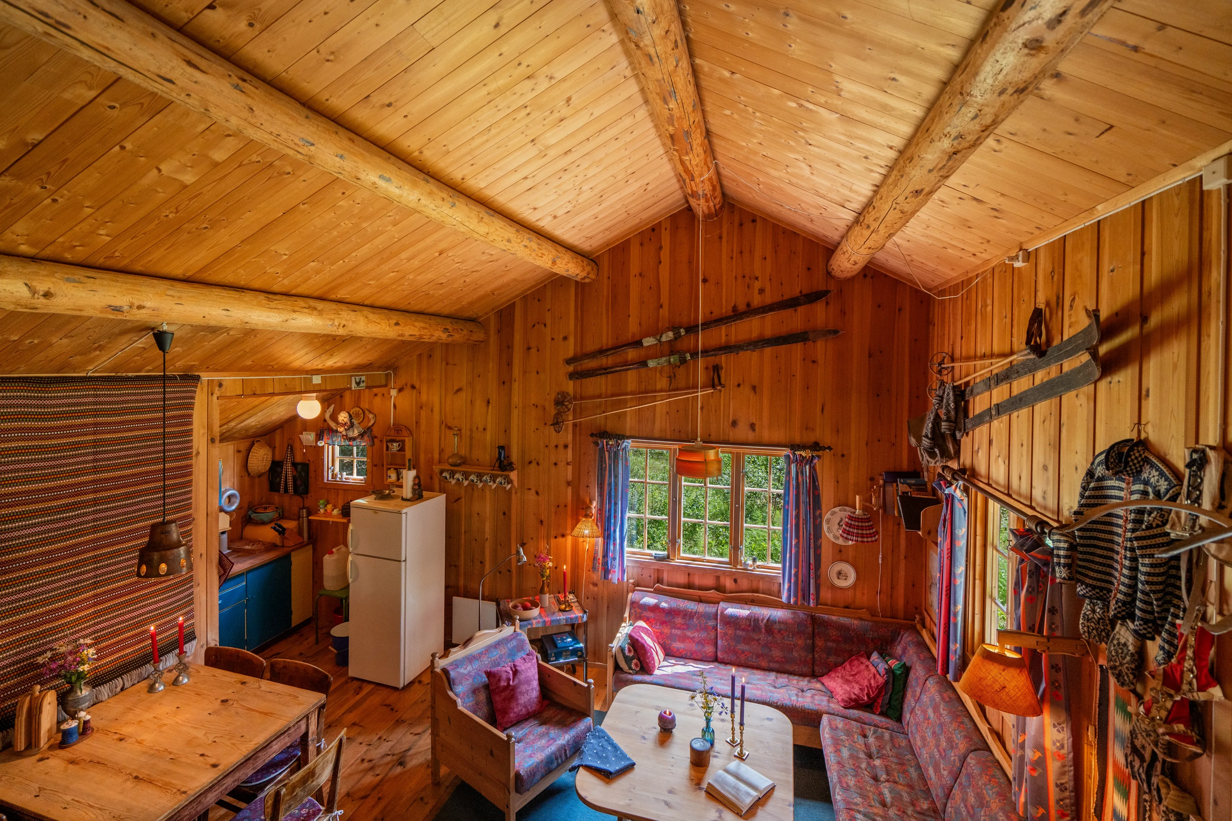 1980s Cabin Near Haukeli Ski Centre with Wood Heating and Parking - View image 7 of 39