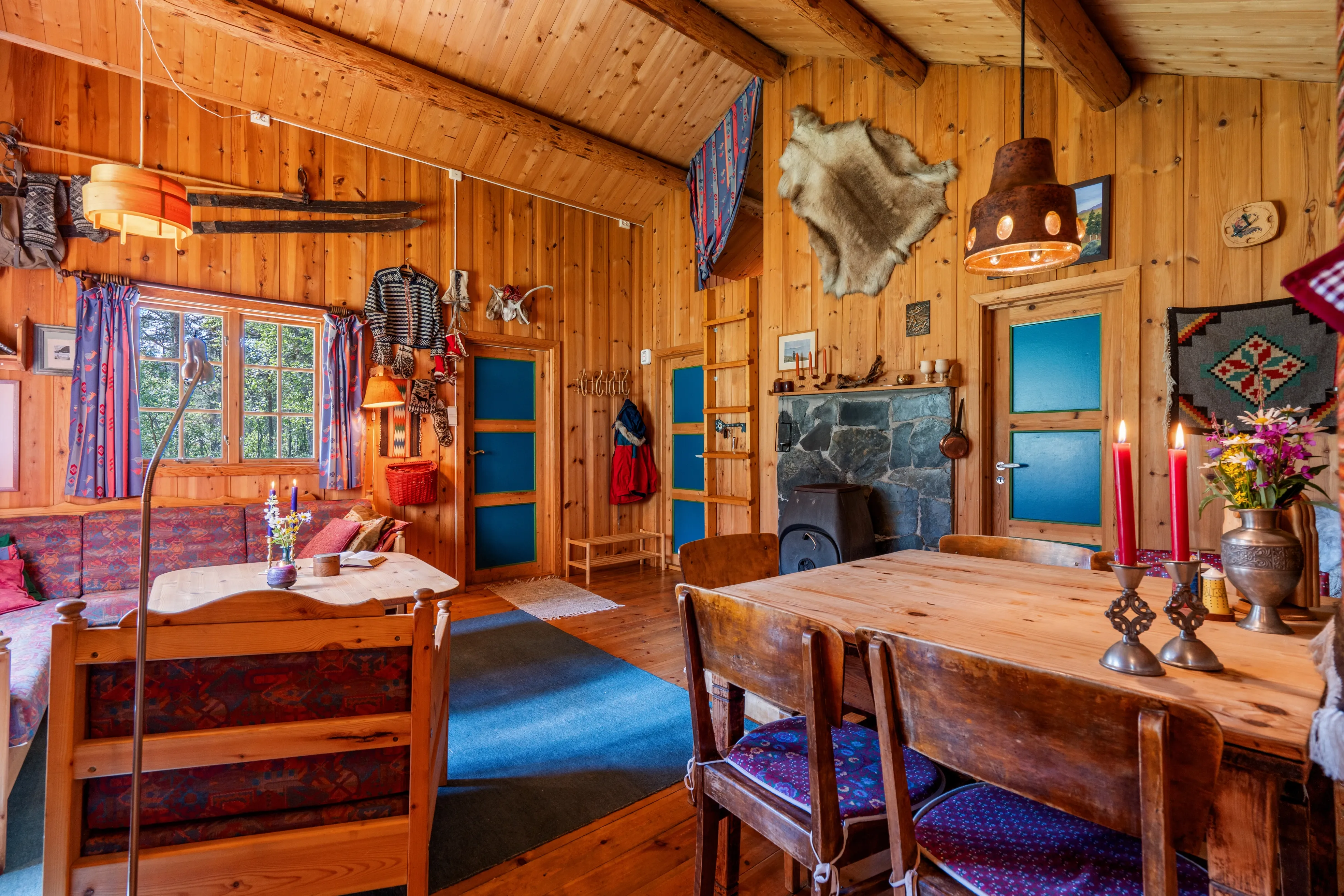 1980s Cabin Near Haukeli Ski Centre with Wood Heating and Parking - View image 10 of 39