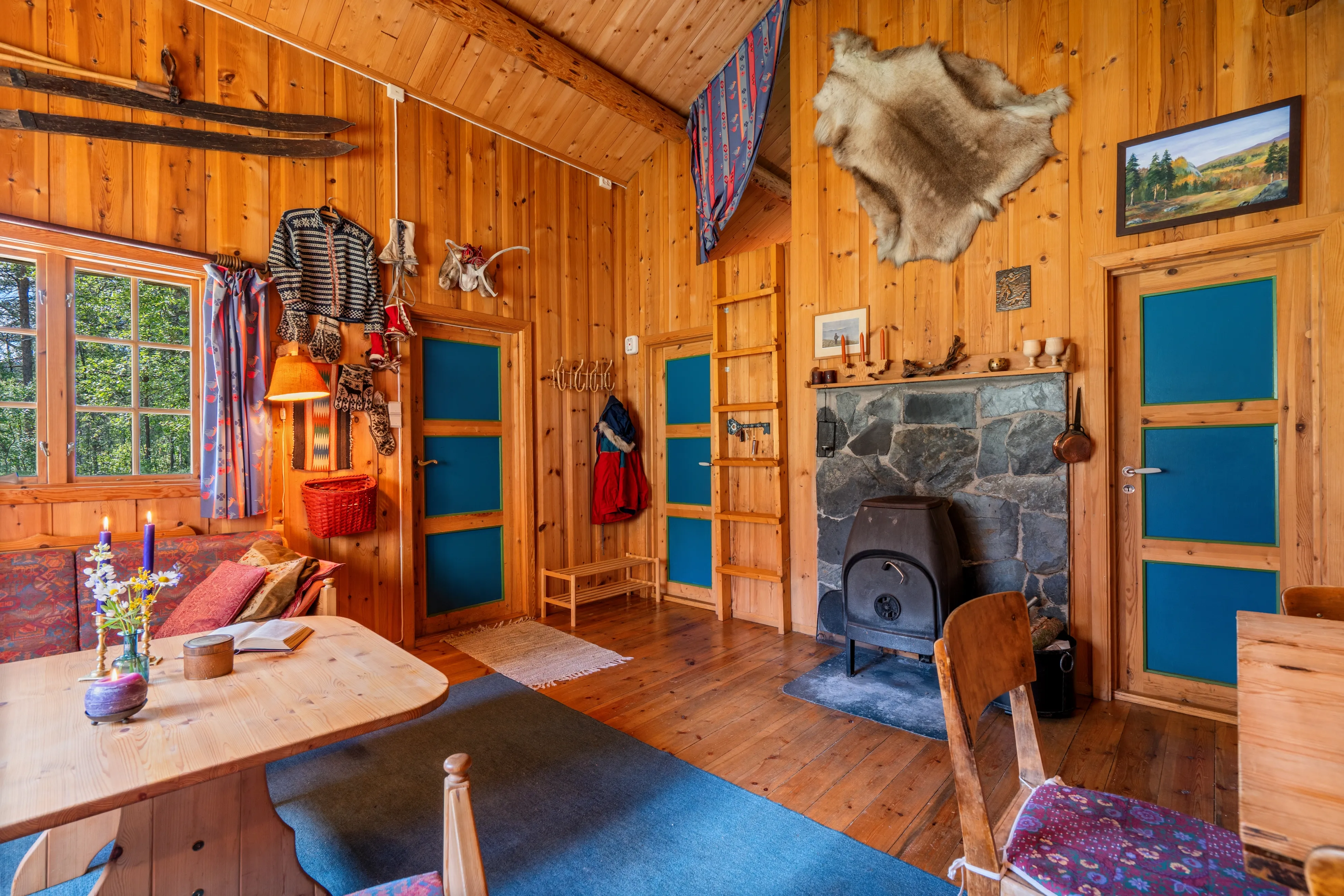 1980s Cabin Near Haukeli Ski Centre with Wood Heating and Parking - View image 11 of 39