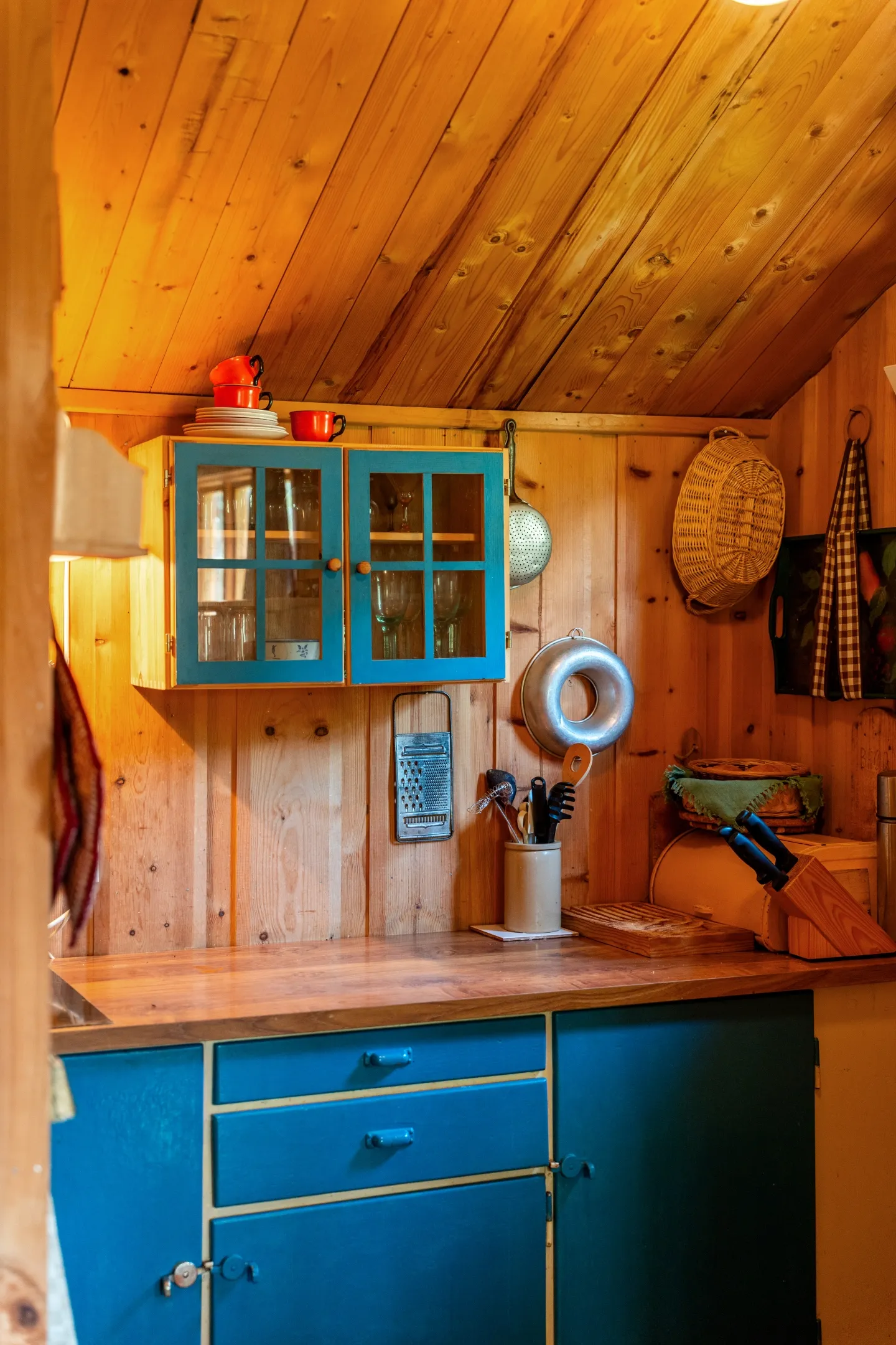 1980s Cabin Near Haukeli Ski Centre with Wood Heating and Parking - View image 13 of 39