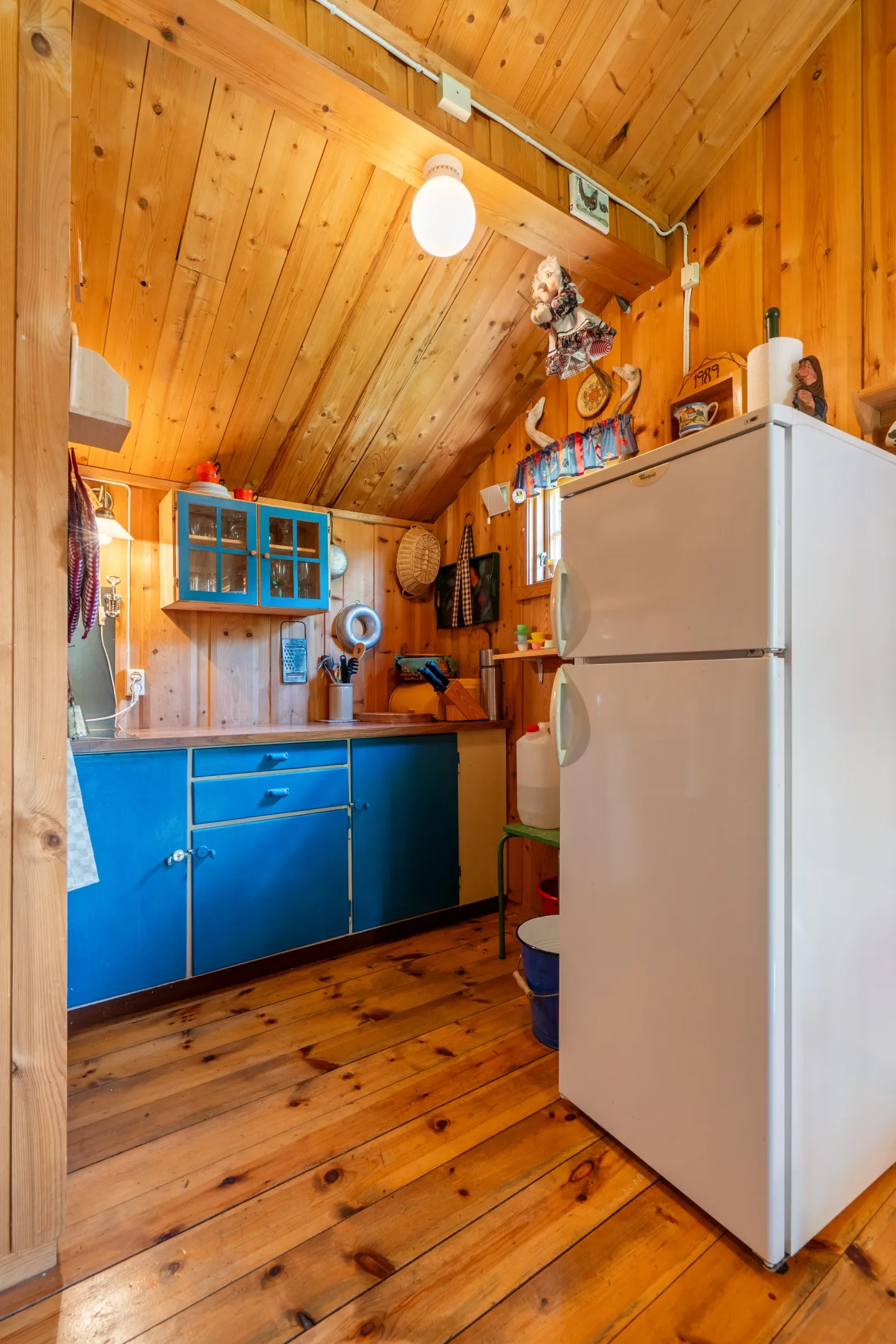 1980s Cabin Near Haukeli Ski Centre with Wood Heating and Parking - View image 14 of 39