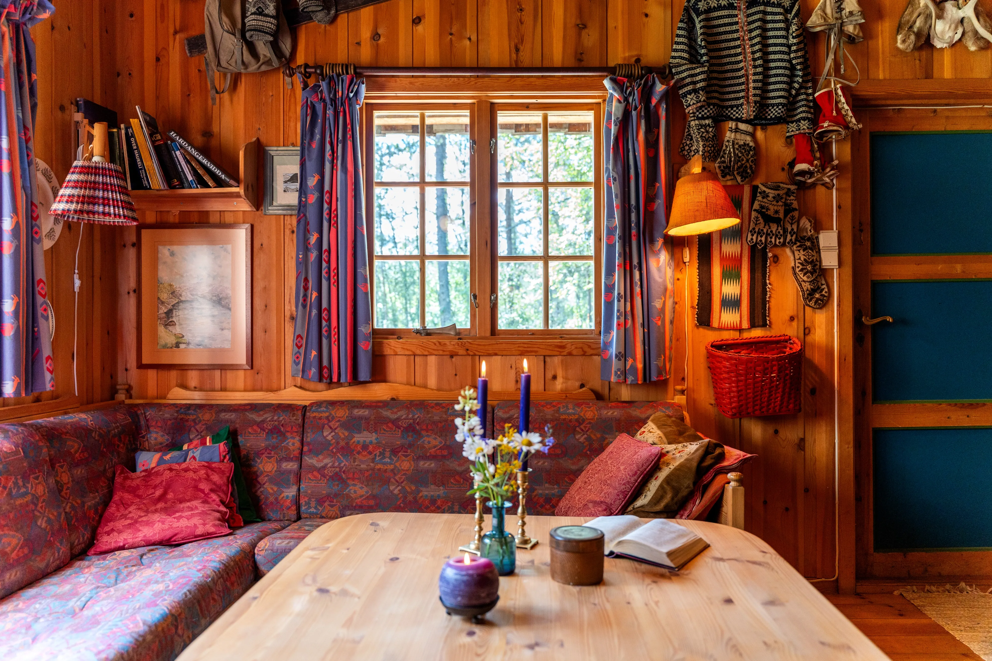 1980s Cabin Near Haukeli Ski Centre with Wood Heating and Parking - View image 16 of 39