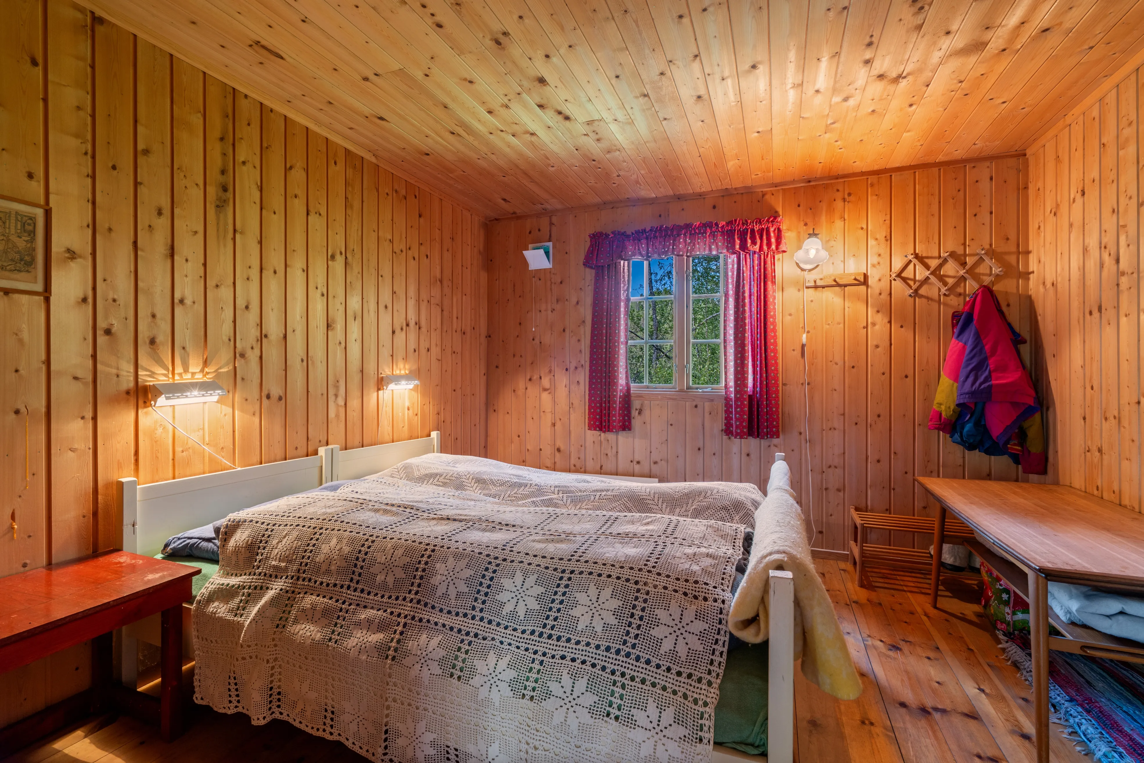 1980s Cabin Near Haukeli Ski Centre with Wood Heating and Parking - View image 21 of 39