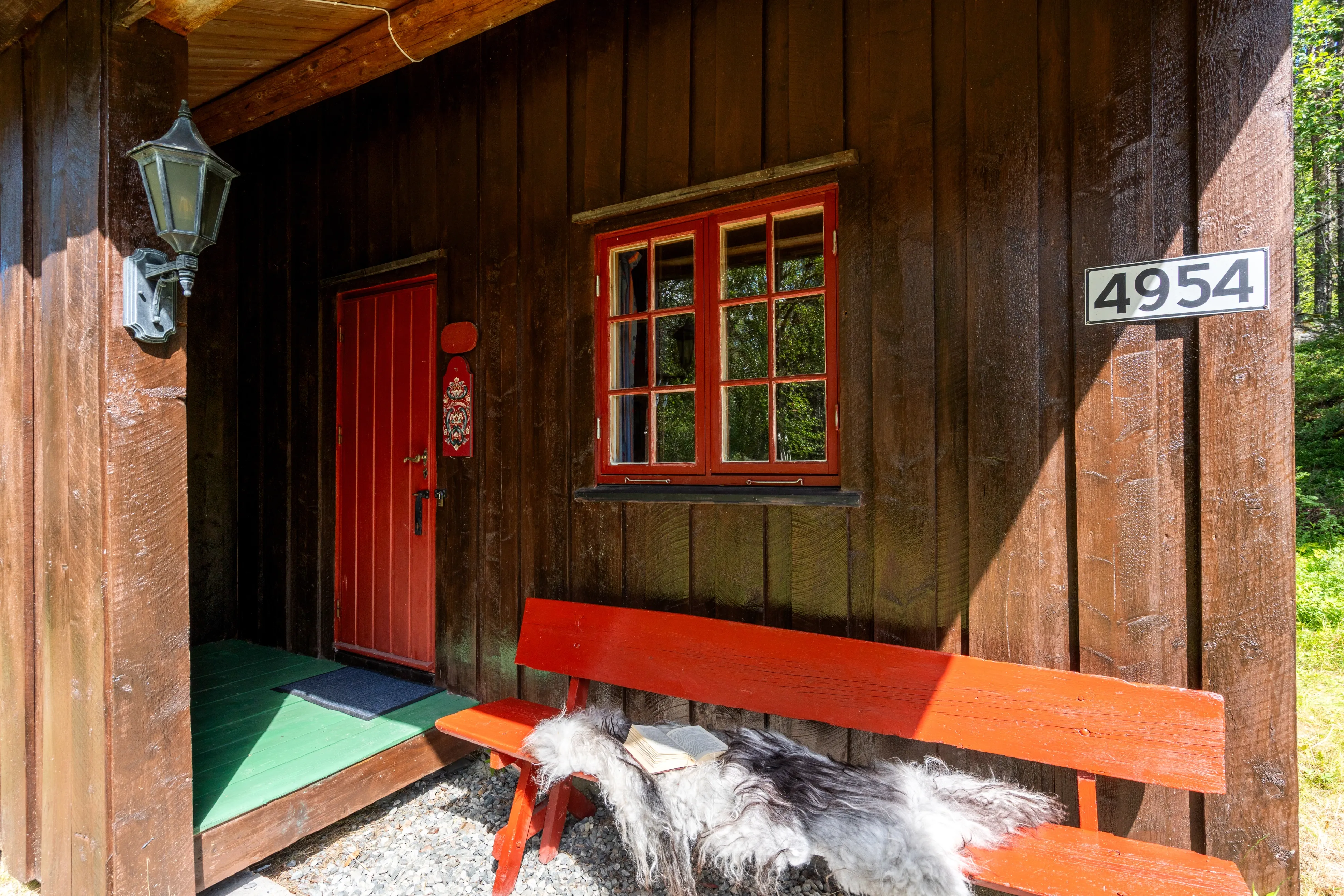 1980s Cabin Near Haukeli Ski Centre with Wood Heating and Parking - View image 26 of 39
