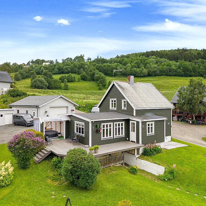 1920s Norwegian Home with Lake Views and Expansive Garden in Harstad
