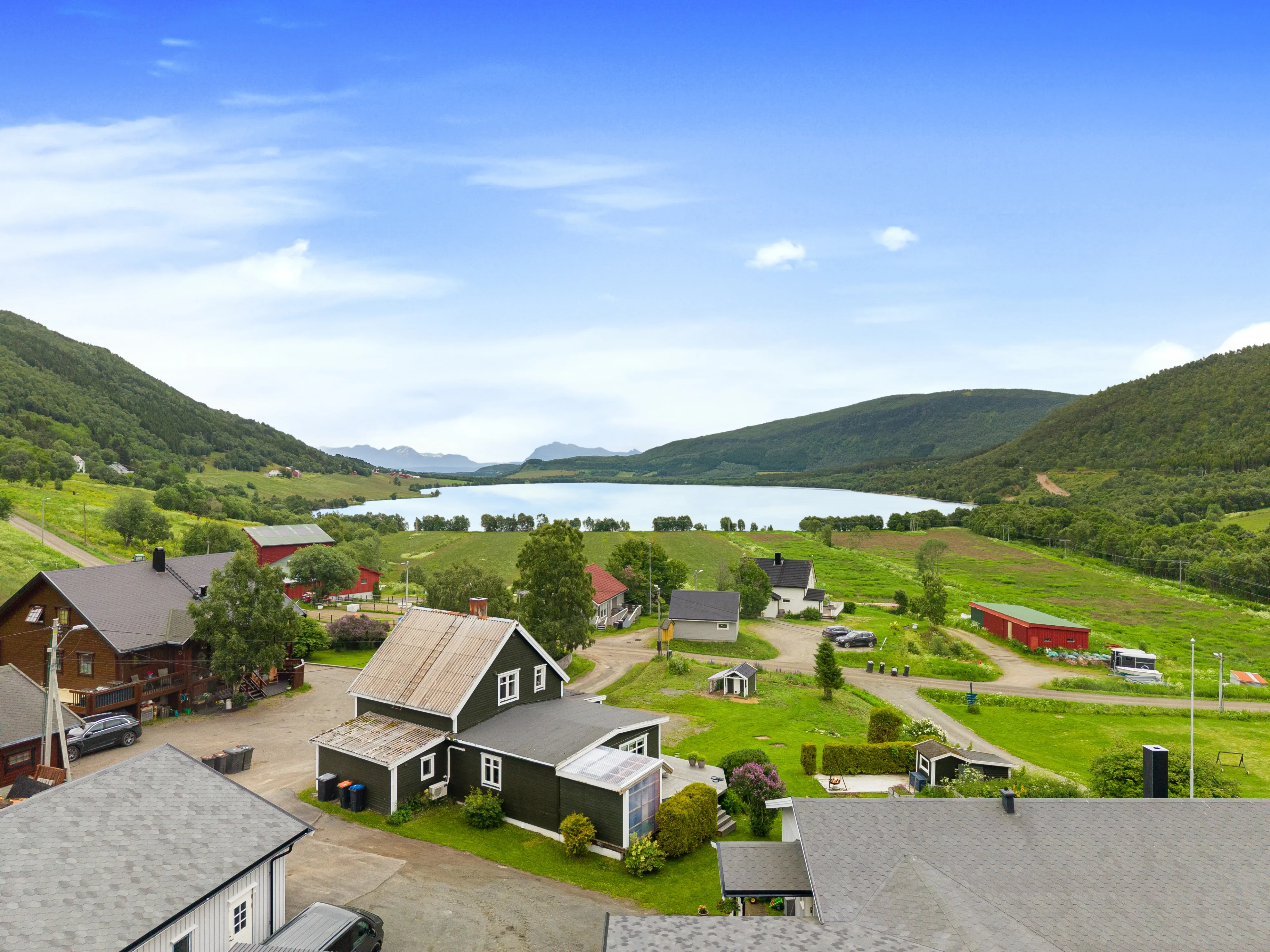 1920s Norwegian Home with Lake Views and Expansive Garden in Harstad - Image 2