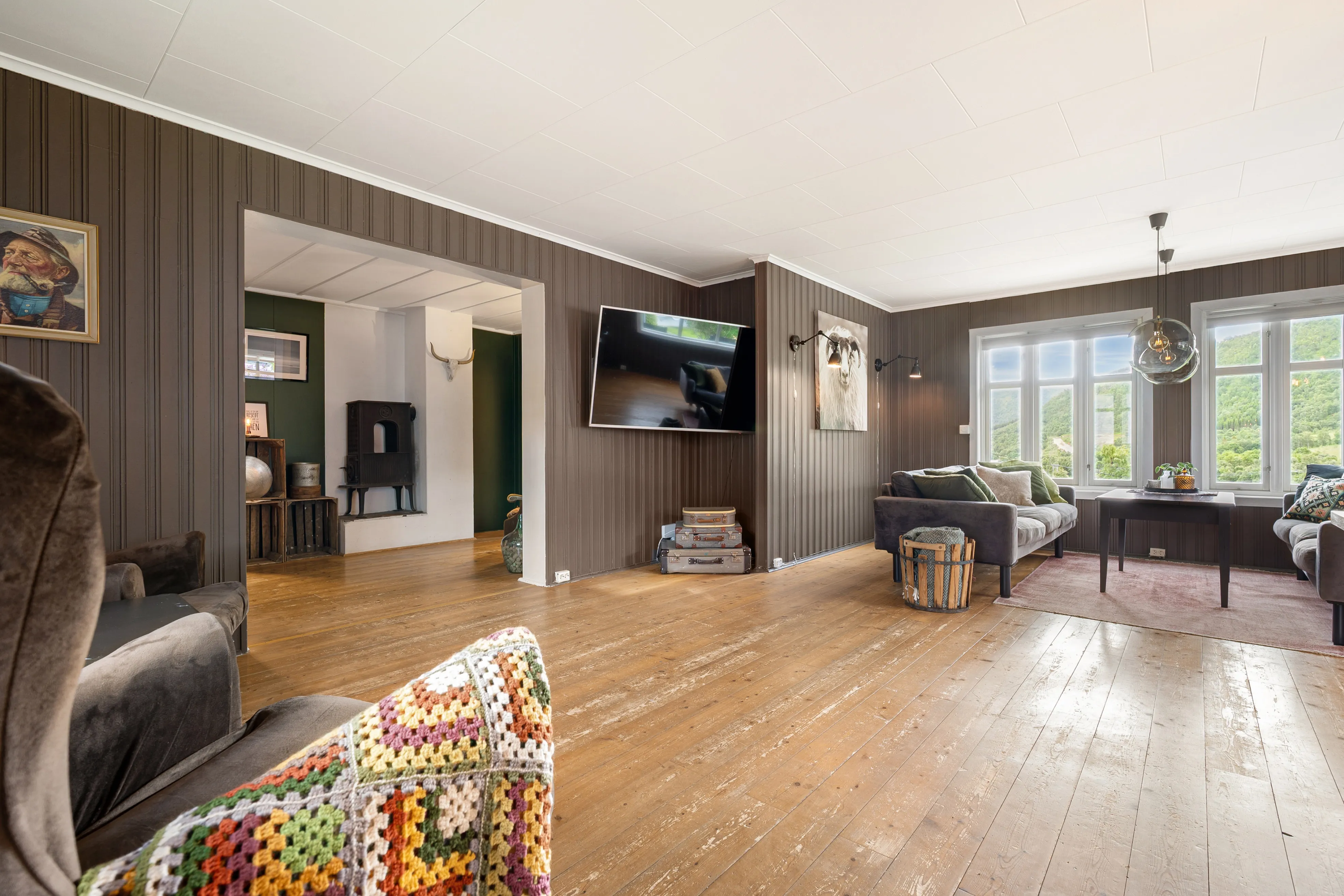 1920s Norwegian Home with Lake Views and Expansive Garden in Harstad - Image 5