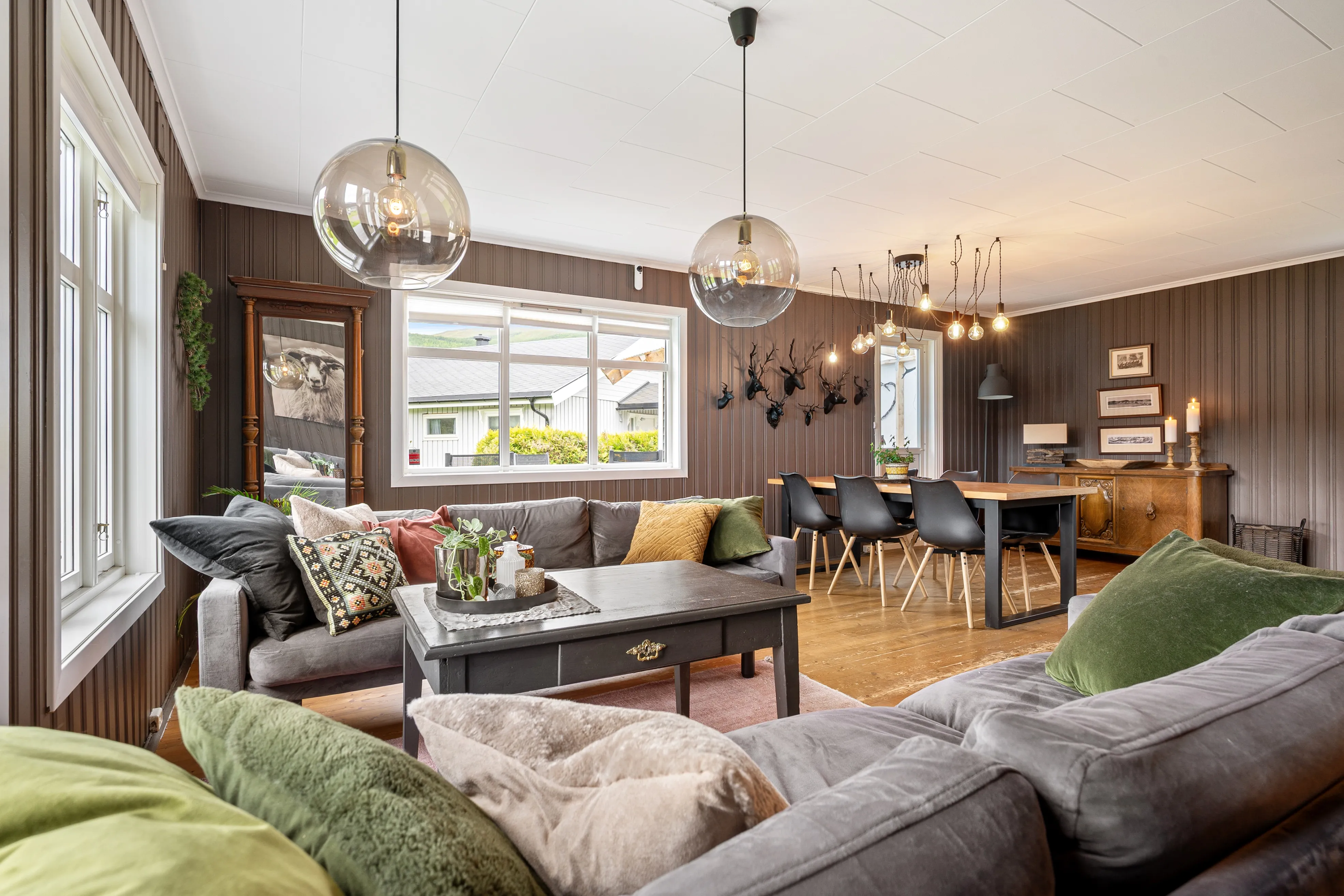 1920s Norwegian Home with Lake Views and Expansive Garden in Harstad - View image 8 of 48