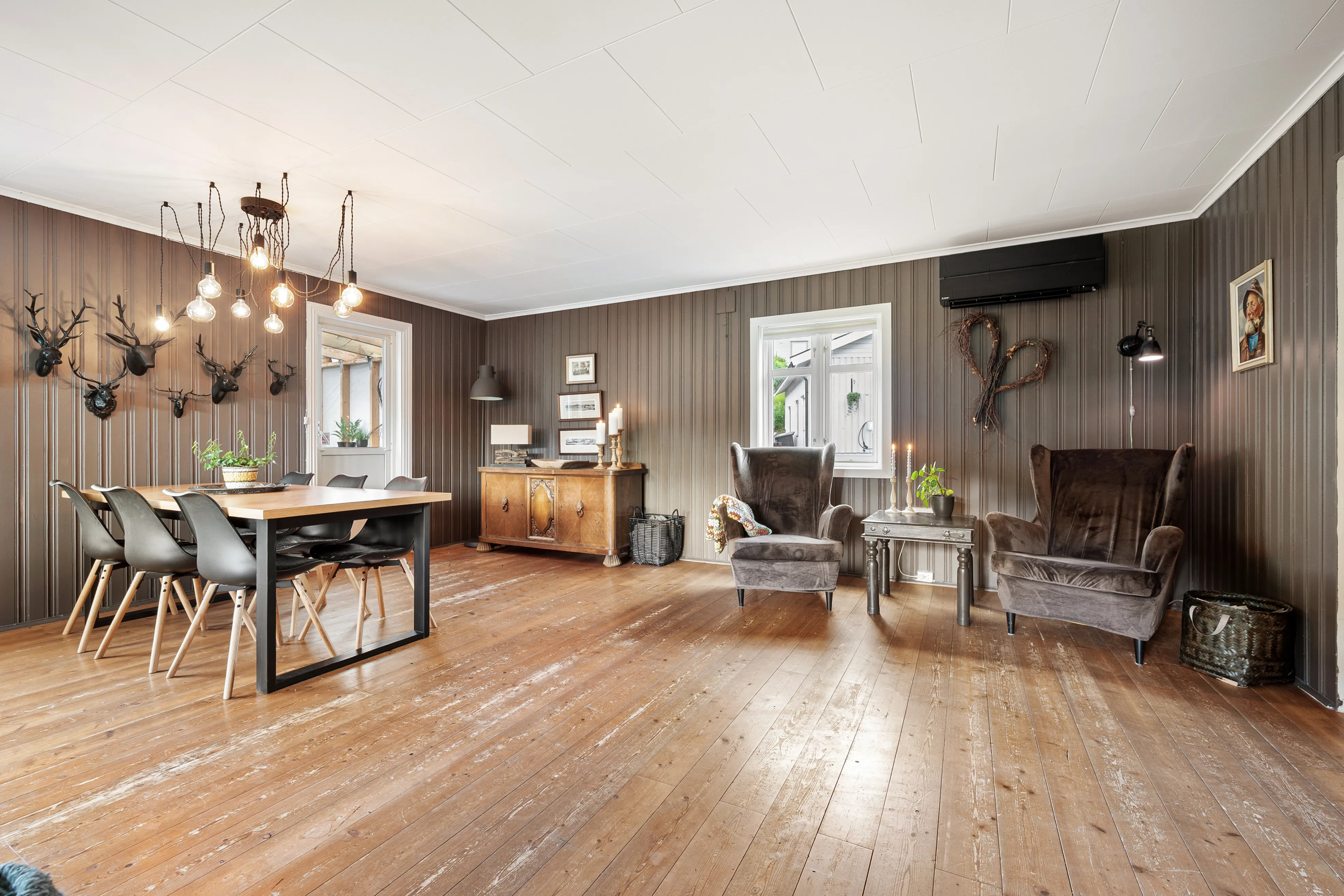1920s Norwegian Home with Lake Views and Expansive Garden in Harstad - View image 9 of 48