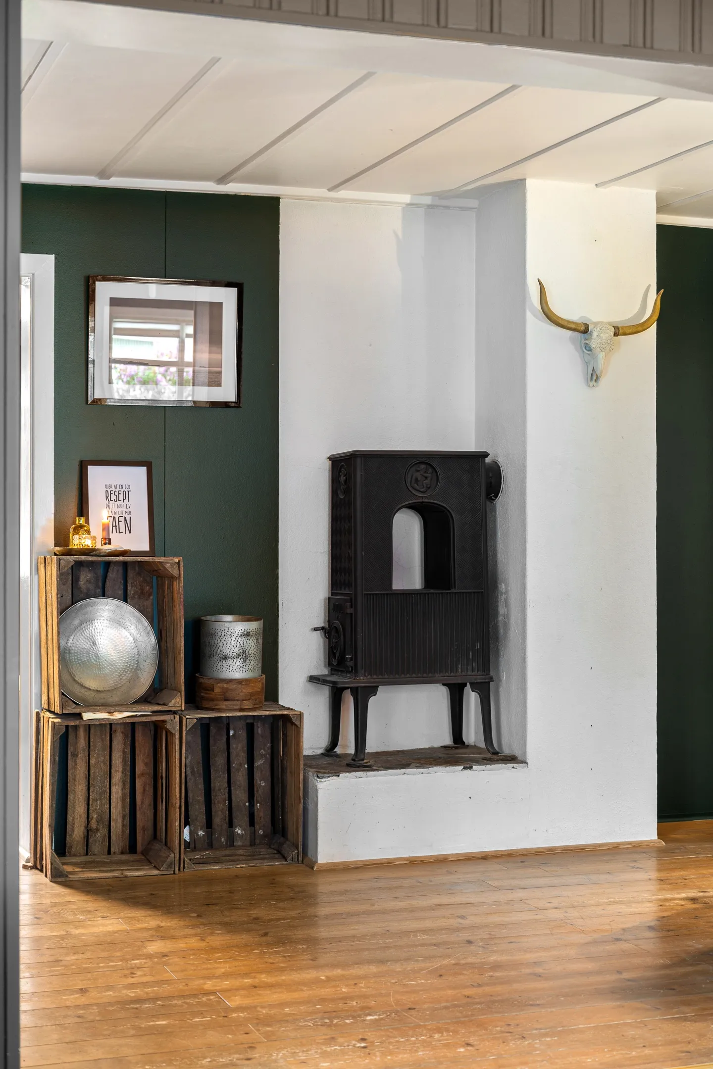 1920s Norwegian Home with Lake Views and Expansive Garden in Harstad - View image 10 of 48