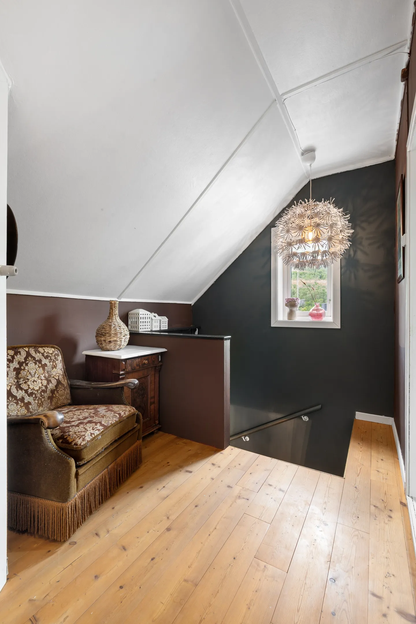 1920s Norwegian Home with Lake Views and Expansive Garden in Harstad - View image 30 of 48