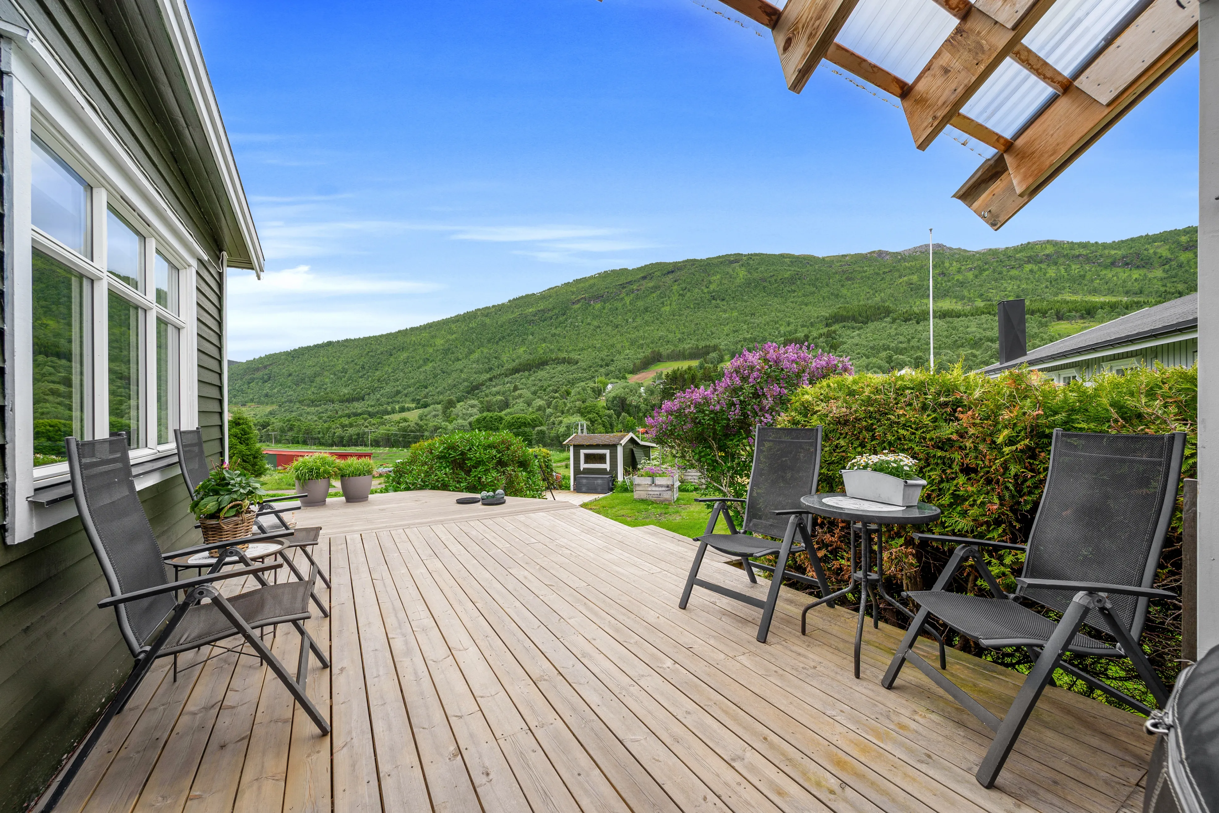 1920s Norwegian Home with Lake Views and Expansive Garden in Harstad - View image 32 of 48
